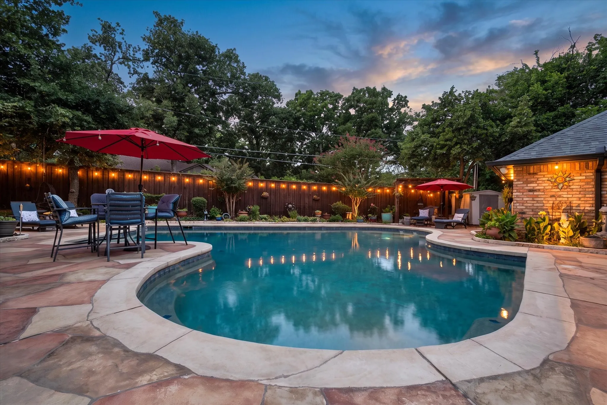 Single Family Residence For Sale in Tarrant County , 3320 Thorntree Court, Arlington, Texas 76016, 4 Bedroom, 4 Bathroom, 3 Garage spaces, 3,426 Sqft, built in 1986, mls#21355205, Real Estate Agent in Arlington, Homes For Sale in Tarrant county, Homes For Sale in Arlington, Realtor in Arlington Texas, Real Estate Brokerage Independent Realty Texas, Luminita Cordes Realtor