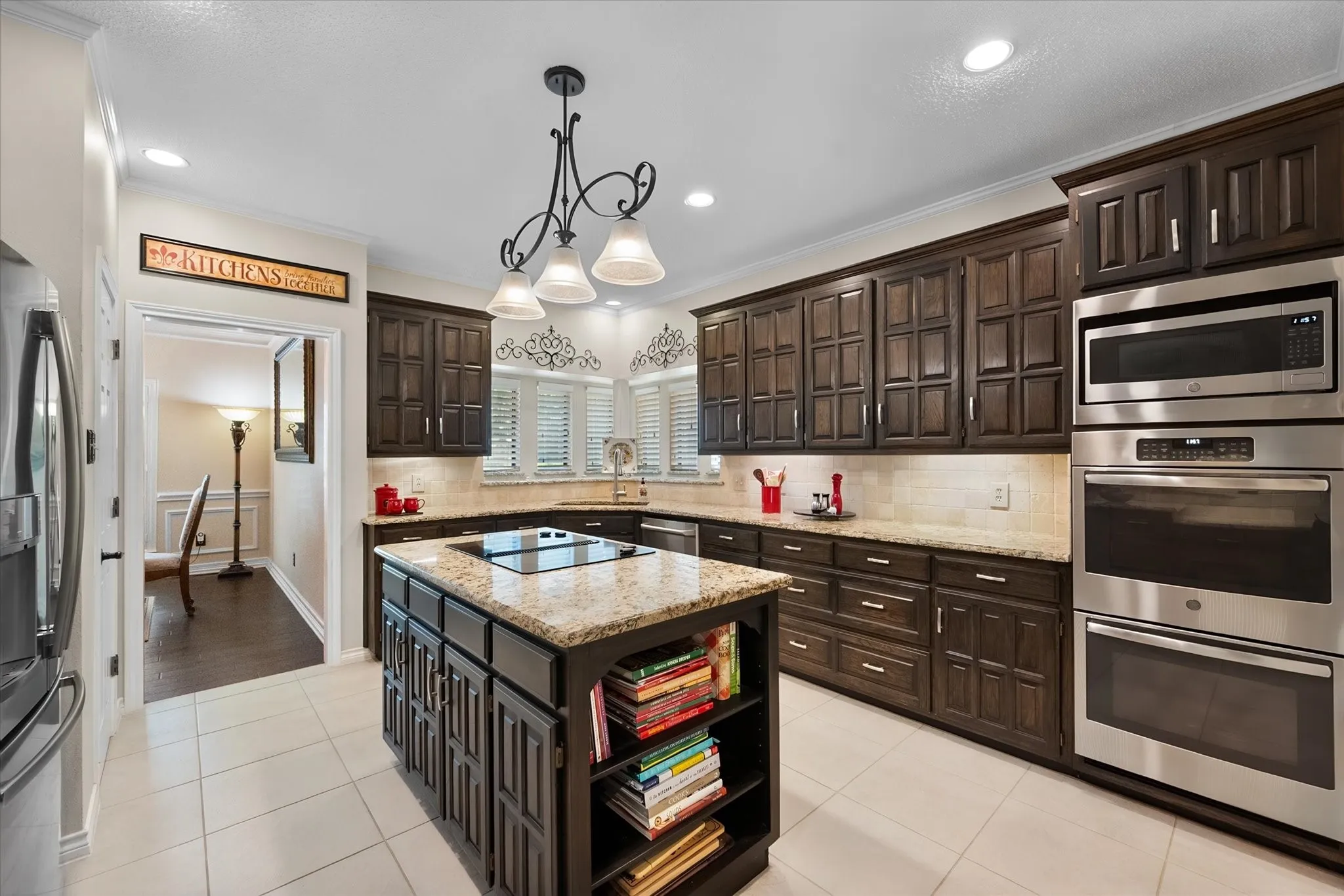 Single Family Residence For Sale in Tarrant County , 3320 Thorntree Court, Arlington, Texas 76016, 4 Bedroom, 4 Bathroom, 3 Garage spaces, 3,426 Sqft, built in 1986, mls#21355205, Real Estate Agent in Arlington, Homes For Sale in Tarrant county, Homes For Sale in Arlington, Realtor in Arlington Texas, Real Estate Brokerage Independent Realty Texas, Luminita Cordes Realtor