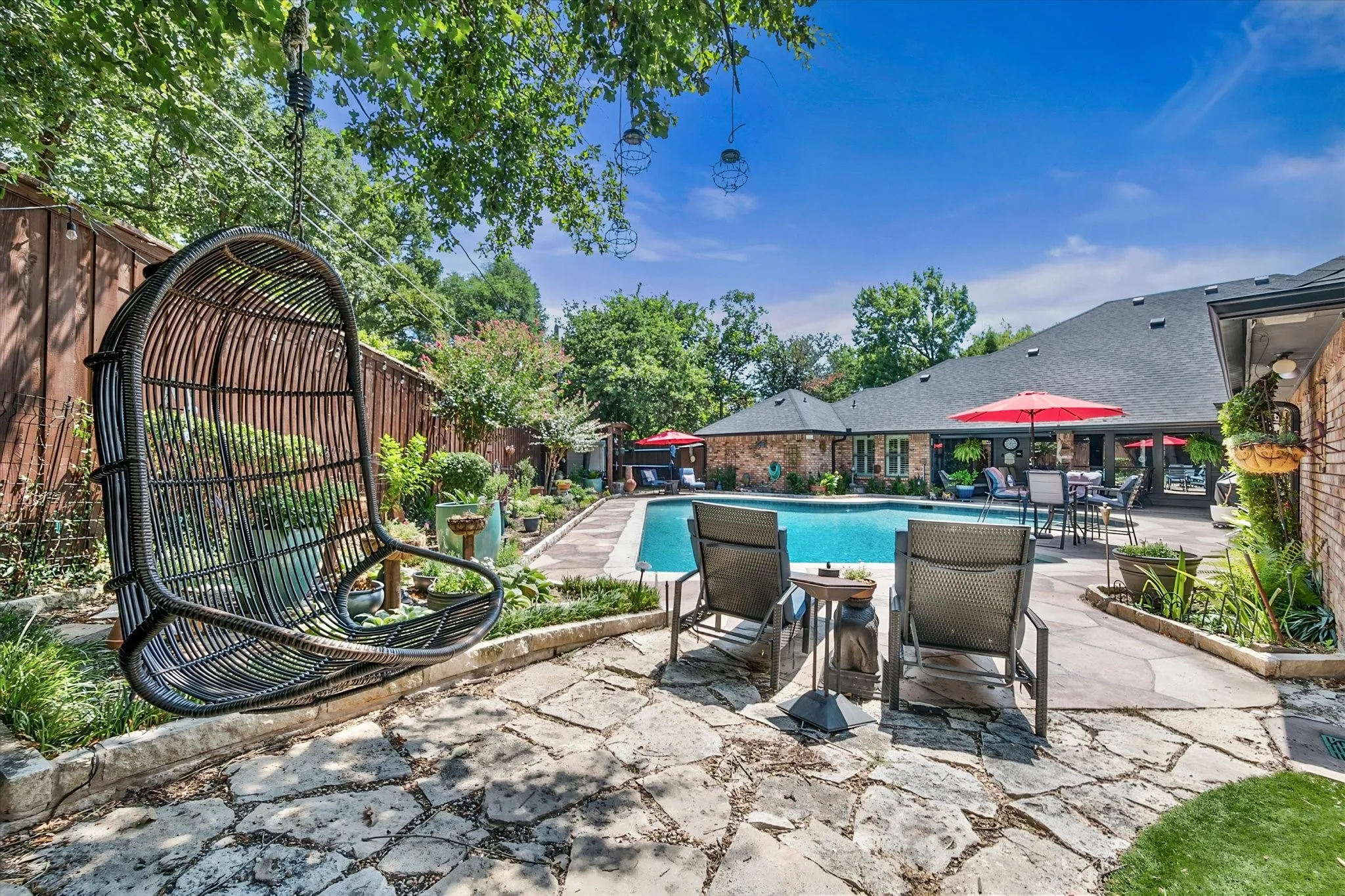 Single Family Residence For Sale in Tarrant County , 3320 Thorntree Court, Arlington, Texas 76016, 4 Bedroom, 4 Bathroom, 3 Garage spaces, 3,426 Sqft, built in 1986, mls#21355205, Real Estate Agent in Arlington, Homes For Sale in Tarrant county, Homes For Sale in Arlington, Realtor in Arlington Texas, Real Estate Brokerage Independent Realty Texas, Luminita Cordes Realtor