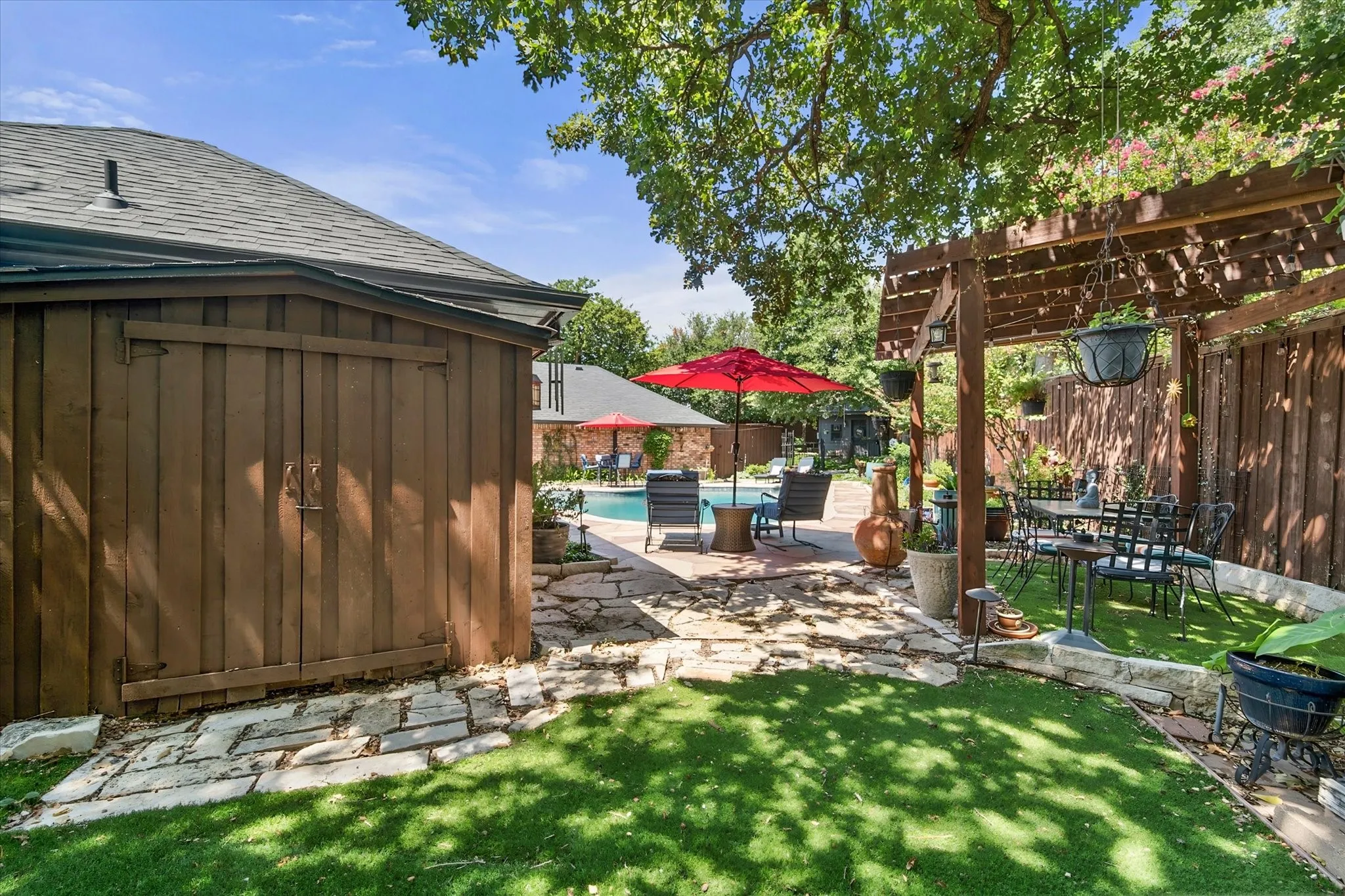 Single Family Residence For Sale in Tarrant County , 3320 Thorntree Court, Arlington, Texas 76016, 4 Bedroom, 4 Bathroom, 3 Garage spaces, 3,426 Sqft, built in 1986, mls#21355205, Real Estate Agent in Arlington, Homes For Sale in Tarrant county, Homes For Sale in Arlington, Realtor in Arlington Texas, Real Estate Brokerage Independent Realty Texas, Luminita Cordes Realtor