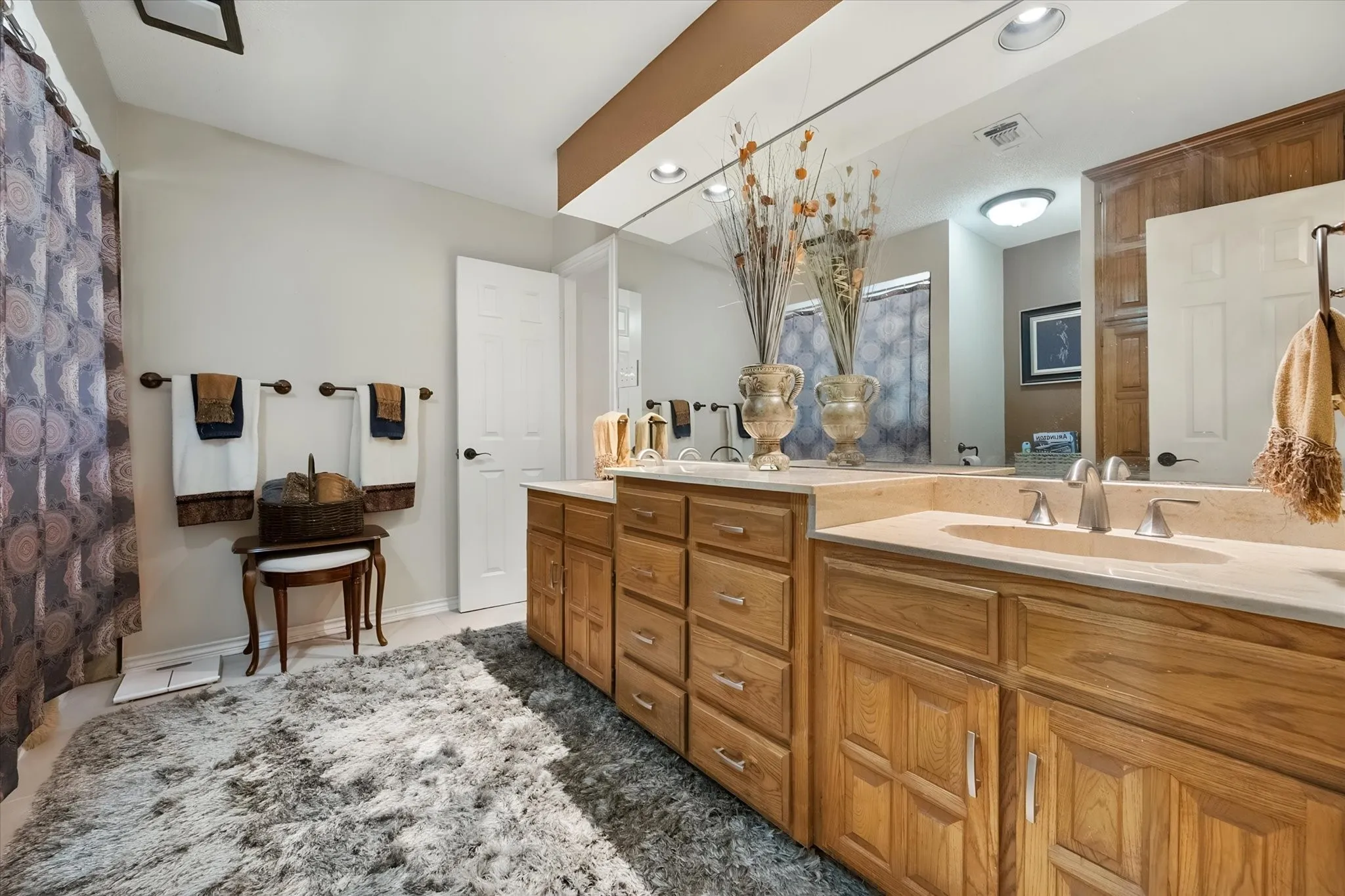 Single Family Residence For Sale in Tarrant County , 3320 Thorntree Court, Arlington, Texas 76016, 4 Bedroom, 4 Bathroom, 3 Garage spaces, 3,426 Sqft, built in 1986, mls#21355205, Real Estate Agent in Arlington, Homes For Sale in Tarrant county, Homes For Sale in Arlington, Realtor in Arlington Texas, Real Estate Brokerage Independent Realty Texas, Luminita Cordes Realtor