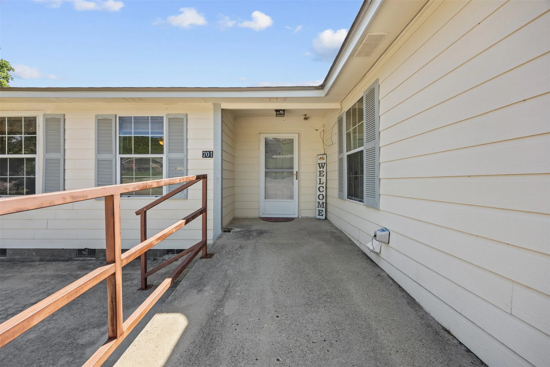 Single Family Residence For Sale in Bosque County , 701 N 2nd Street, Cranfills Gap, Texas 76637, 4 Bedroom, 2 Bathroom, Garage spaces, 1,896 Sqft, built in 2004, mls#21356129, Real Estate Agent in Cranfills Gap, Homes For Sale in Bosque county, Homes For Sale in Cranfills Gap, Realtor in Cranfills Gap Texas, Real Estate Brokerage Independent Realty Texas, Luminita Cordes Realtor