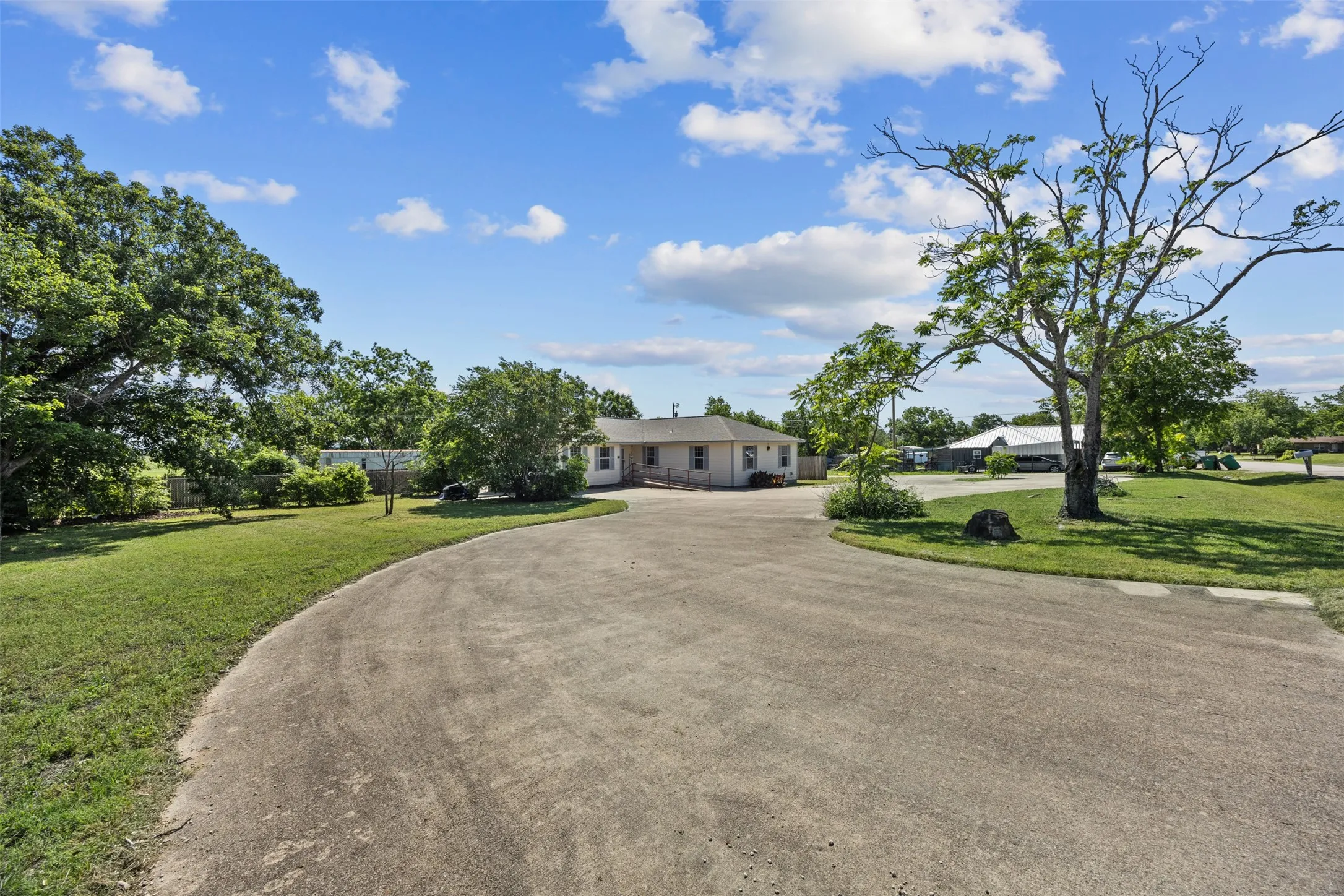 Single Family Residence For Sale in Bosque County , 701 N 2nd Street, Cranfills Gap, Texas 76637, 4 Bedroom, 2 Bathroom, Garage spaces, 1,896 Sqft, built in 2004, mls#21356129, Real Estate Agent in Cranfills Gap, Homes For Sale in Bosque county, Homes For Sale in Cranfills Gap, Realtor in Cranfills Gap Texas, Real Estate Brokerage Independent Realty Texas, Luminita Cordes Realtor