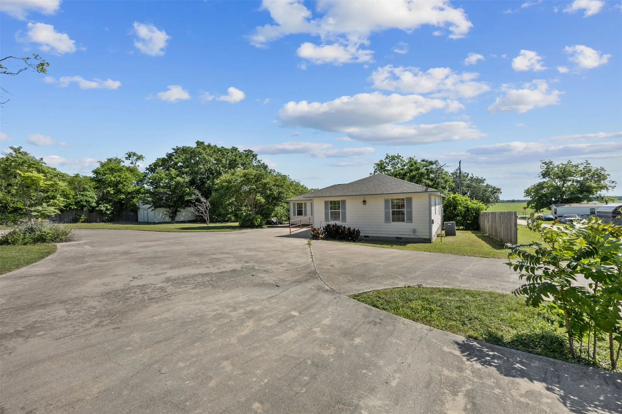 Single Family Residence For Sale in Bosque County , 701 N 2nd Street, Cranfills Gap, Texas 76637, 4 Bedroom, 2 Bathroom, Garage spaces, 1,896 Sqft, built in 2004, mls#21356129, Real Estate Agent in Cranfills Gap, Homes For Sale in Bosque county, Homes For Sale in Cranfills Gap, Realtor in Cranfills Gap Texas, Real Estate Brokerage Independent Realty Texas, Luminita Cordes Realtor