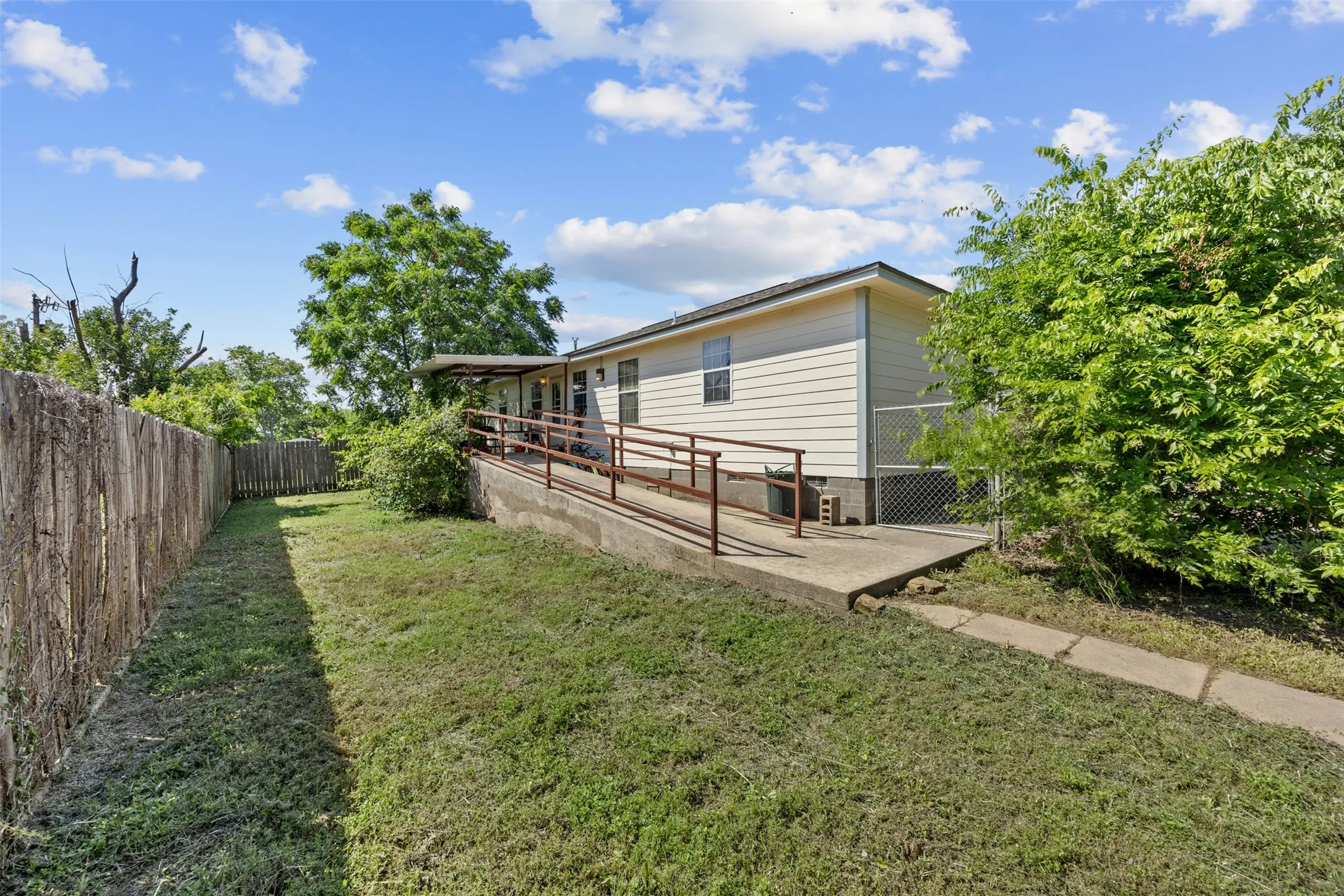 Single Family Residence For Sale in Bosque County , 701 N 2nd Street, Cranfills Gap, Texas 76637, 4 Bedroom, 2 Bathroom, Garage spaces, 1,896 Sqft, built in 2004, mls#21356129, Real Estate Agent in Cranfills Gap, Homes For Sale in Bosque county, Homes For Sale in Cranfills Gap, Realtor in Cranfills Gap Texas, Real Estate Brokerage Independent Realty Texas, Luminita Cordes Realtor