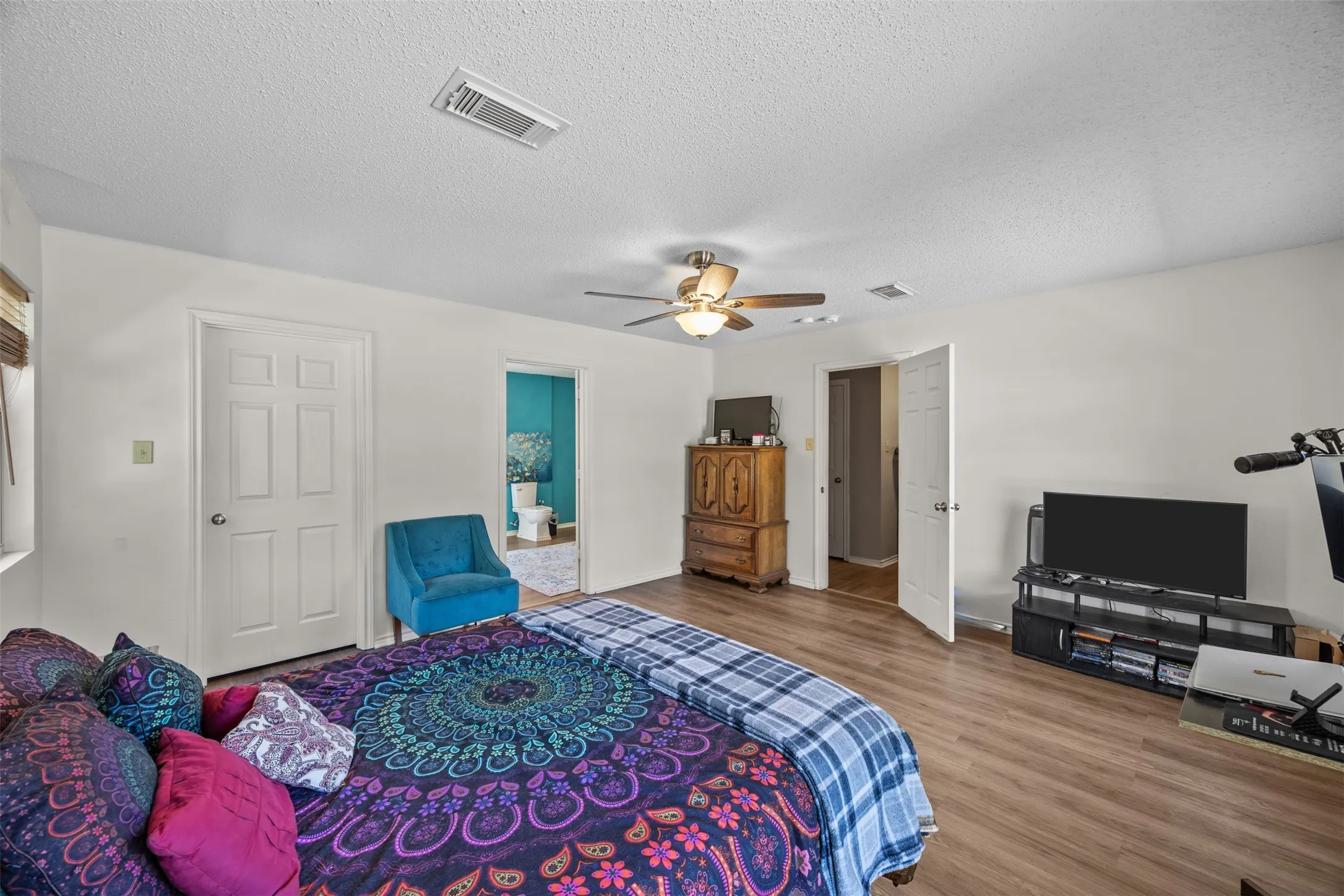 Single Family Residence For Sale in Bosque County , 701 N 2nd Street, Cranfills Gap, Texas 76637, 4 Bedroom, 2 Bathroom, Garage spaces, 1,896 Sqft, built in 2004, mls#21356129, Real Estate Agent in Cranfills Gap, Homes For Sale in Bosque county, Homes For Sale in Cranfills Gap, Realtor in Cranfills Gap Texas, Real Estate Brokerage Independent Realty Texas, Luminita Cordes Realtor