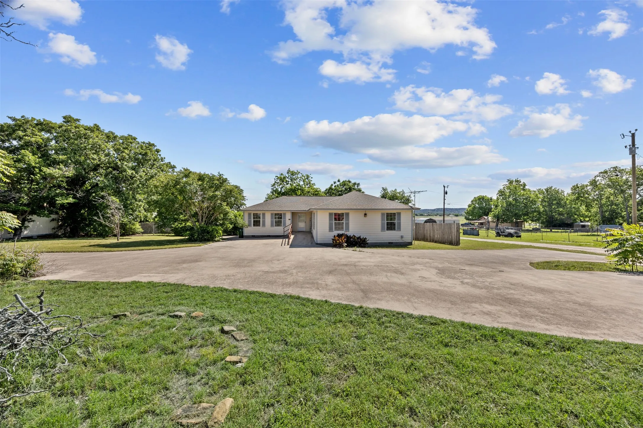 Single Family Residence For Sale in Bosque County , 701 N 2nd Street, Cranfills Gap, Texas 76637, 4 Bedroom, 2 Bathroom, Garage spaces, 1,896 Sqft, built in 2004, mls#21356129, Real Estate Agent in Cranfills Gap, Homes For Sale in Bosque county, Homes For Sale in Cranfills Gap, Realtor in Cranfills Gap Texas, Real Estate Brokerage Independent Realty Texas, Luminita Cordes Realtor