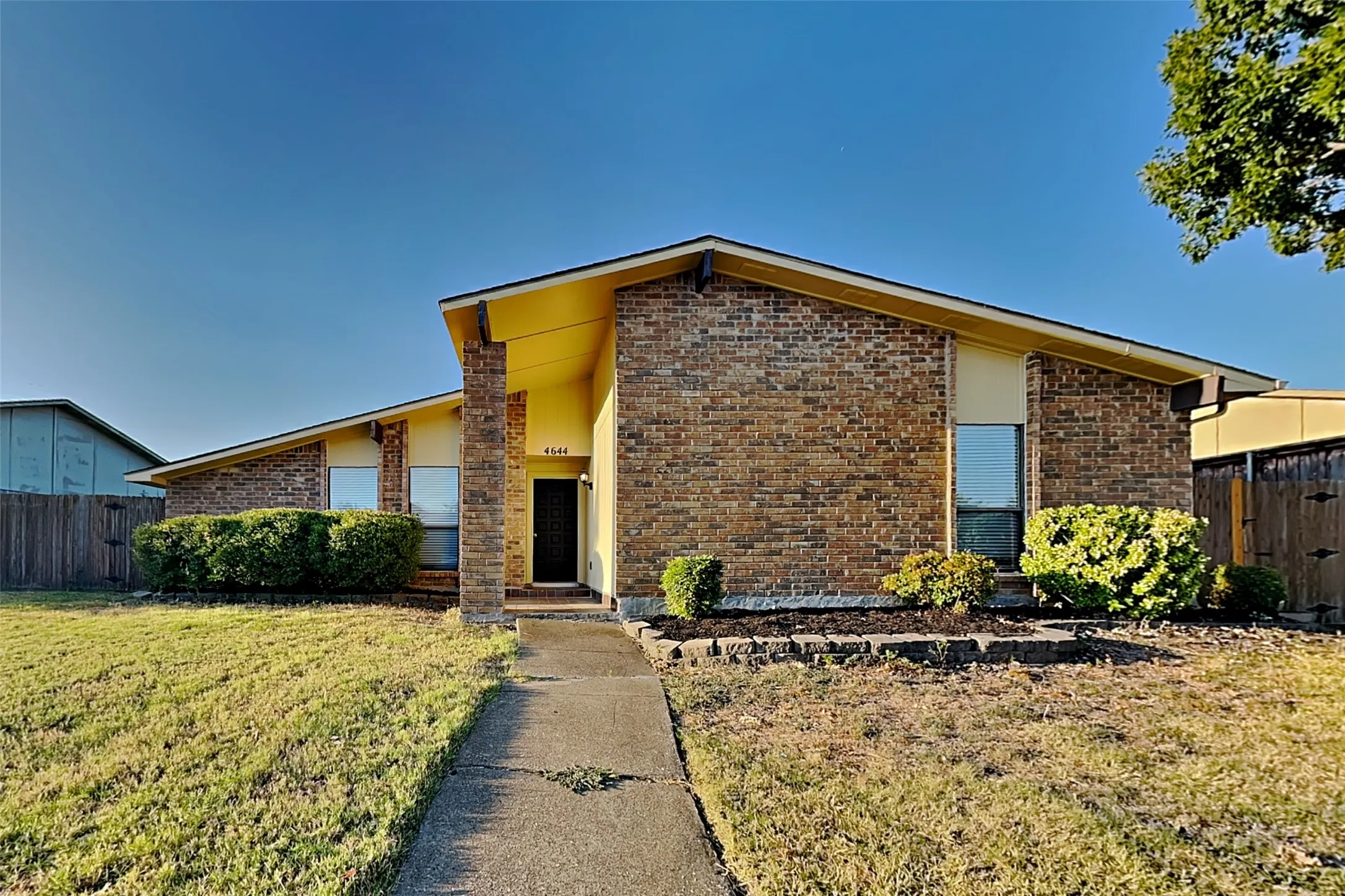 Single Family Residence For Rent in Collin County , 4644 Ringgold Lane, Plano, Texas 75093, 3 Bedroom, 2 Bathroom, 2 Garage spaces, 1,918 Sqft, built in 1981, mls#21356276, Real Estate Agent in Plano, Homes For Rent in Collin county, Homes For Rent in Plano, Realtor in Plano Texas, Real Estate Brokerage Independent Realty Texas, Luminita Cordes Realtor