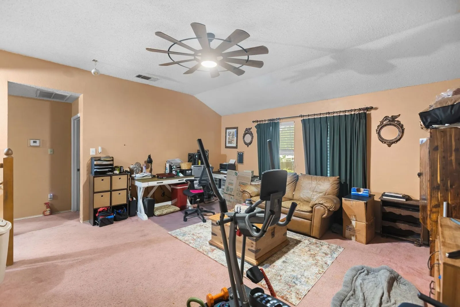 Single Family Residence For Sale in Denton County , 2610 Vistaview Drive, Corinth, Texas 76210, 4 Bedroom, 3 Bathroom, 2 Garage spaces, 3,056 Sqft, built in 1994, mls#21355930, Real Estate Agent in Corinth, Homes For Sale in Denton county, Homes For Sale in Corinth, Realtor in Corinth Texas, Real Estate Brokerage Independent Realty Texas, Luminita Cordes Realtor