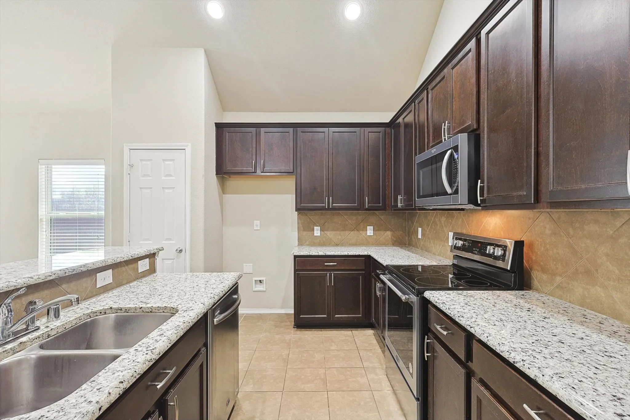 Single Family Residence For Rent in Denton County , 2321 Scott Creek Drive, Little Elm, Texas 75068, 4 Bedroom, 2 Bathroom, 2 Garage spaces, 2,006 Sqft, built in 2013, mls#21356000, Real Estate Agent in Little Elm, Homes For Rent in Denton county, Homes For Rent in Little Elm, Realtor in Little Elm Texas, Real Estate Brokerage Independent Realty Texas, Luminita Cordes Realtor