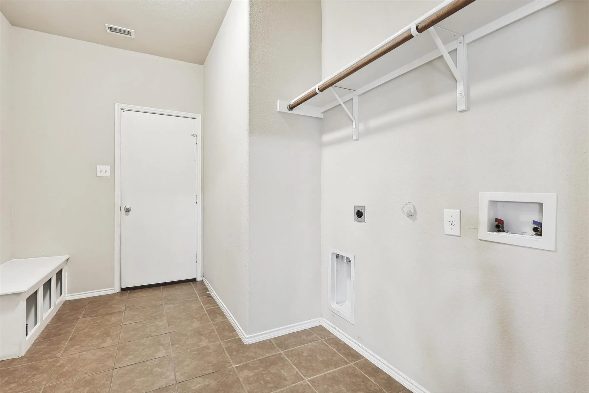 Single Family Residence For Rent in Denton County , 2321 Scott Creek Drive, Little Elm, Texas 75068, 4 Bedroom, 2 Bathroom, 2 Garage spaces, 2,006 Sqft, built in 2013, mls#21356000, Real Estate Agent in Little Elm, Homes For Rent in Denton county, Homes For Rent in Little Elm, Realtor in Little Elm Texas, Real Estate Brokerage Independent Realty Texas, Luminita Cordes Realtor