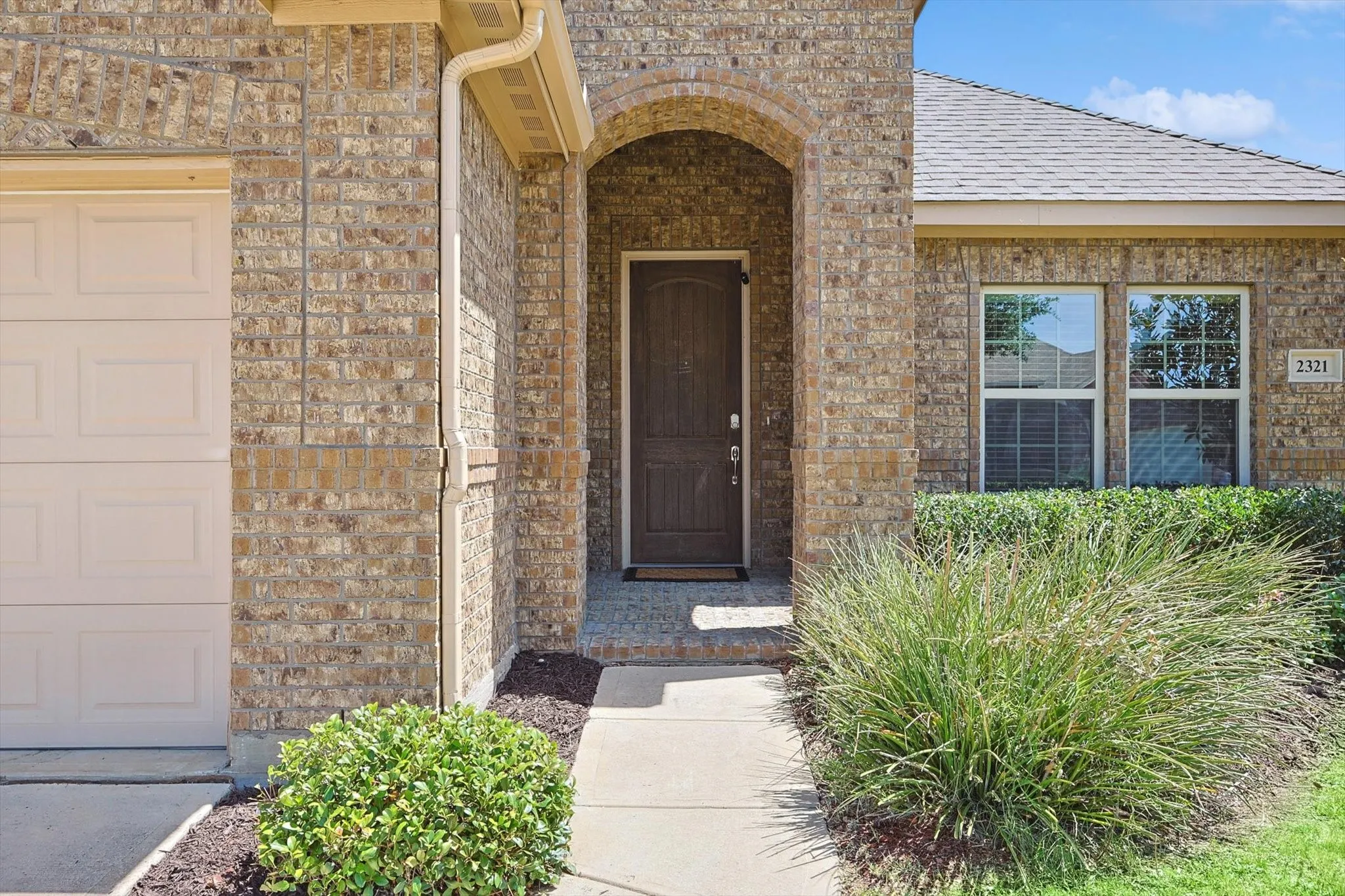 Single Family Residence For Rent in Denton County , 2321 Scott Creek Drive, Little Elm, Texas 75068, 4 Bedroom, 2 Bathroom, 2 Garage spaces, 2,006 Sqft, built in 2013, mls#21356000, Real Estate Agent in Little Elm, Homes For Rent in Denton county, Homes For Rent in Little Elm, Realtor in Little Elm Texas, Real Estate Brokerage Independent Realty Texas, Luminita Cordes Realtor