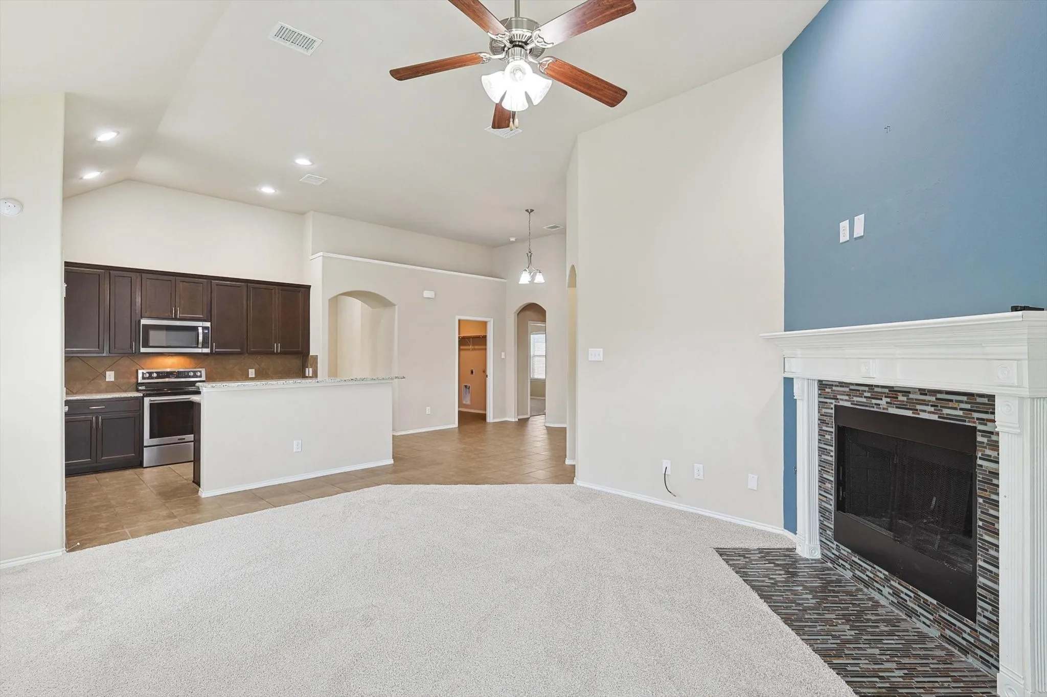 Single Family Residence For Rent in Denton County , 2321 Scott Creek Drive, Little Elm, Texas 75068, 4 Bedroom, 2 Bathroom, 2 Garage spaces, 2,006 Sqft, built in 2013, mls#21356000, Real Estate Agent in Little Elm, Homes For Rent in Denton county, Homes For Rent in Little Elm, Realtor in Little Elm Texas, Real Estate Brokerage Independent Realty Texas, Luminita Cordes Realtor