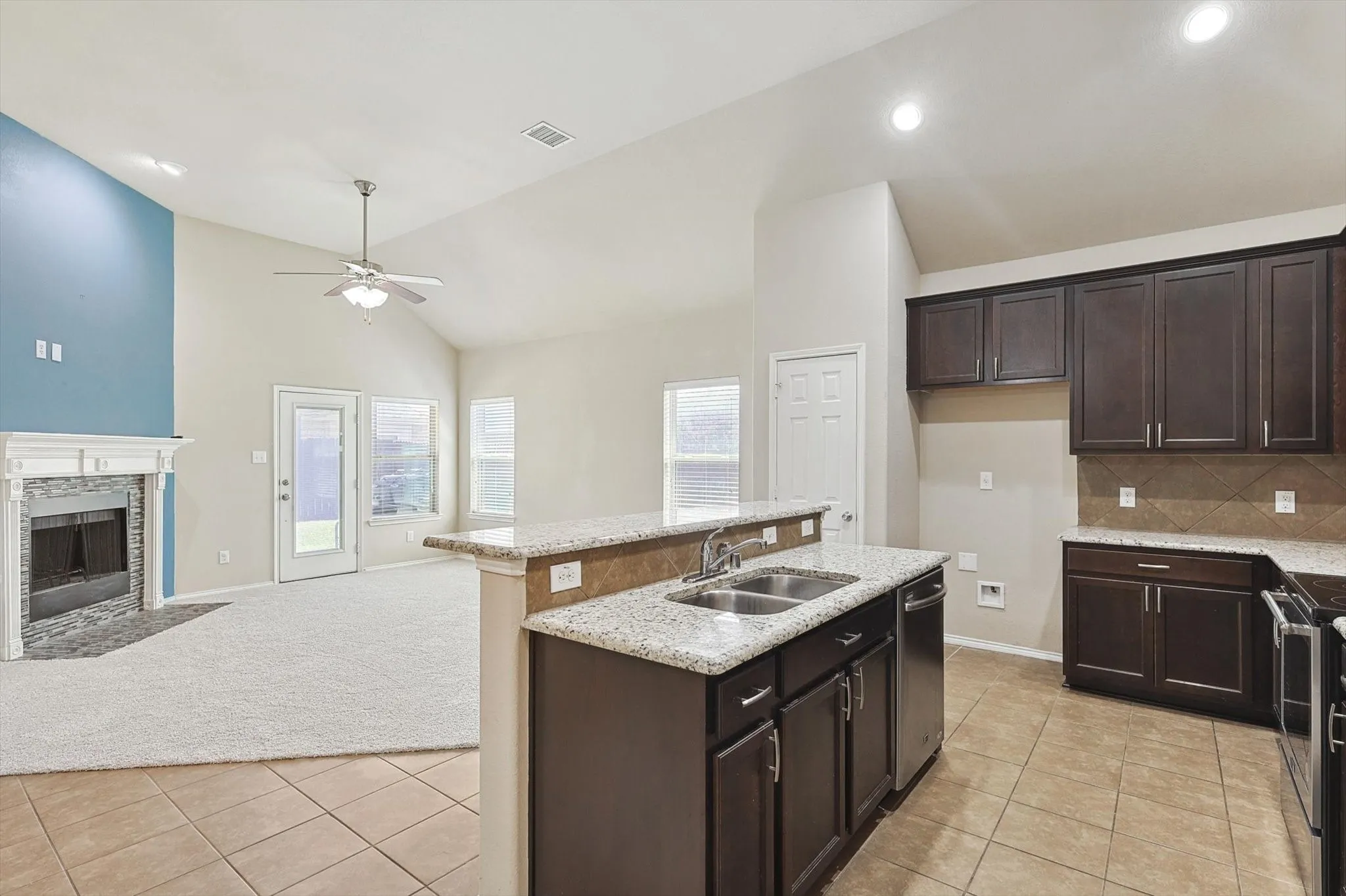 Single Family Residence For Rent in Denton County , 2321 Scott Creek Drive, Little Elm, Texas 75068, 4 Bedroom, 2 Bathroom, 2 Garage spaces, 2,006 Sqft, built in 2013, mls#21356000, Real Estate Agent in Little Elm, Homes For Rent in Denton county, Homes For Rent in Little Elm, Realtor in Little Elm Texas, Real Estate Brokerage Independent Realty Texas, Luminita Cordes Realtor