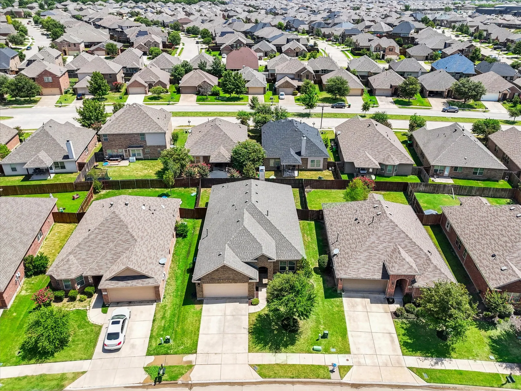Single Family Residence For Rent in Denton County , 2321 Scott Creek Drive, Little Elm, Texas 75068, 4 Bedroom, 2 Bathroom, 2 Garage spaces, 2,006 Sqft, built in 2013, mls#21356000, Real Estate Agent in Little Elm, Homes For Rent in Denton county, Homes For Rent in Little Elm, Realtor in Little Elm Texas, Real Estate Brokerage Independent Realty Texas, Luminita Cordes Realtor