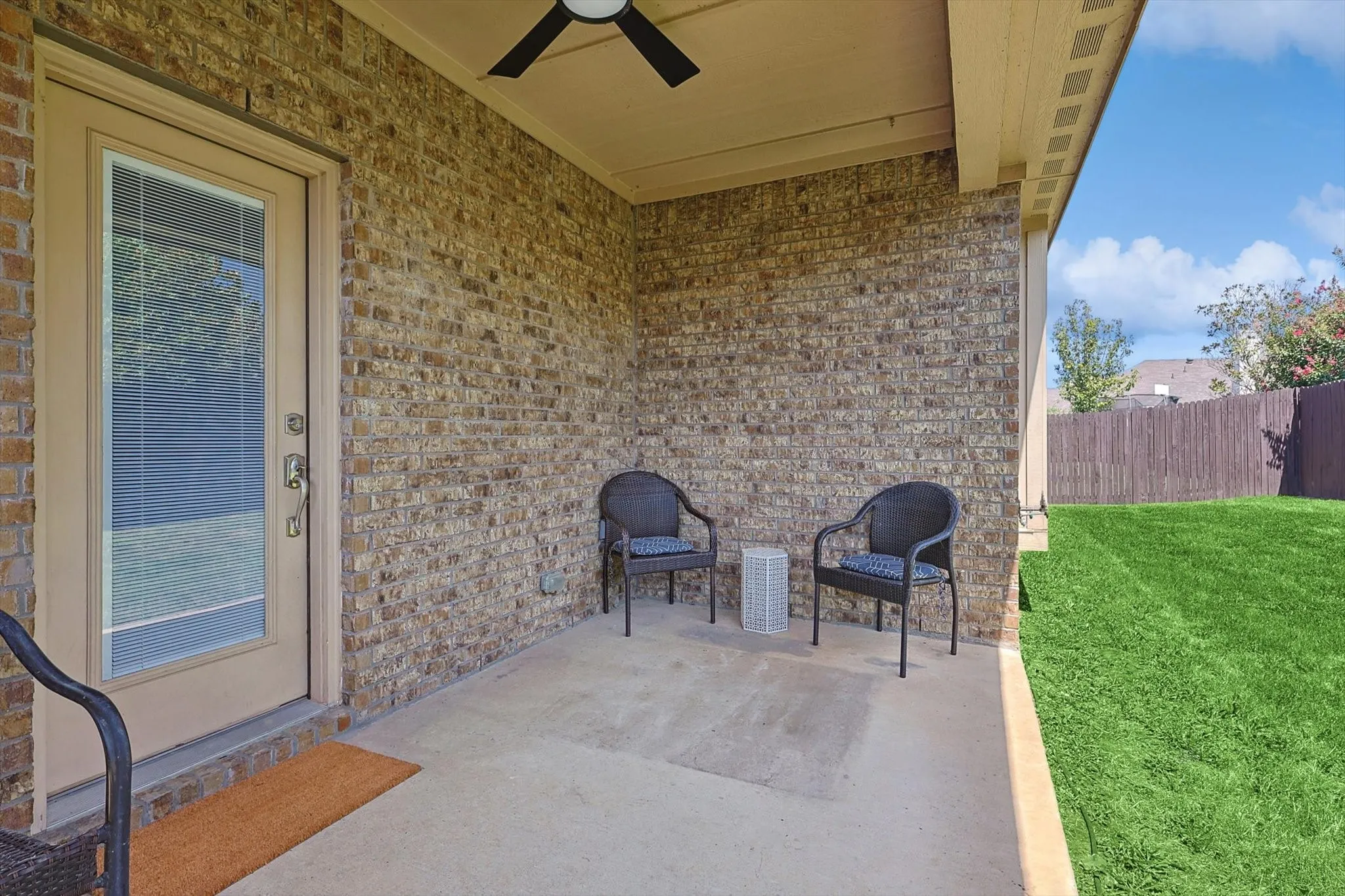 Single Family Residence For Rent in Denton County , 2321 Scott Creek Drive, Little Elm, Texas 75068, 4 Bedroom, 2 Bathroom, 2 Garage spaces, 2,006 Sqft, built in 2013, mls#21356000, Real Estate Agent in Little Elm, Homes For Rent in Denton county, Homes For Rent in Little Elm, Realtor in Little Elm Texas, Real Estate Brokerage Independent Realty Texas, Luminita Cordes Realtor