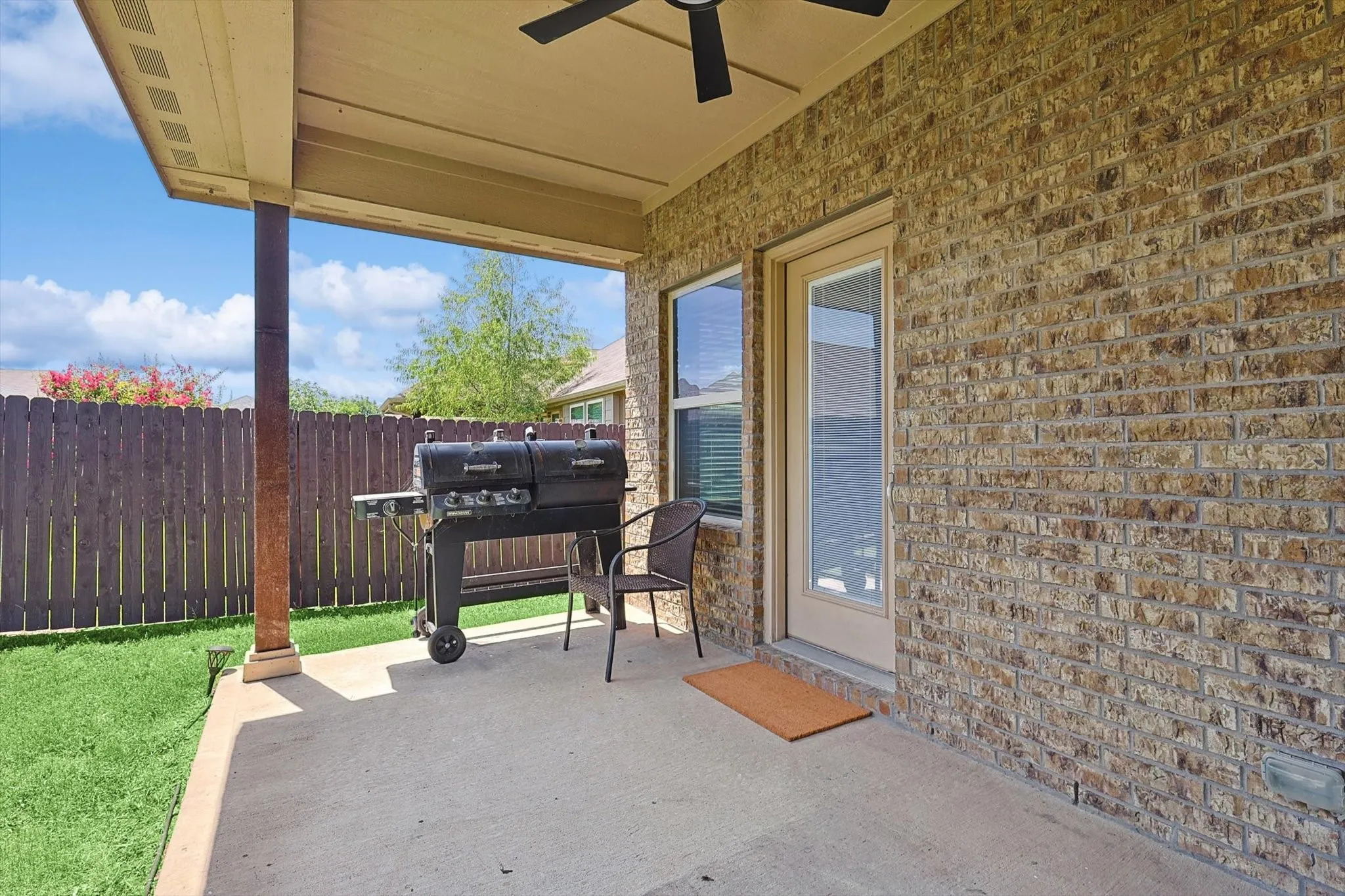 Single Family Residence For Rent in Denton County , 2321 Scott Creek Drive, Little Elm, Texas 75068, 4 Bedroom, 2 Bathroom, 2 Garage spaces, 2,006 Sqft, built in 2013, mls#21356000, Real Estate Agent in Little Elm, Homes For Rent in Denton county, Homes For Rent in Little Elm, Realtor in Little Elm Texas, Real Estate Brokerage Independent Realty Texas, Luminita Cordes Realtor