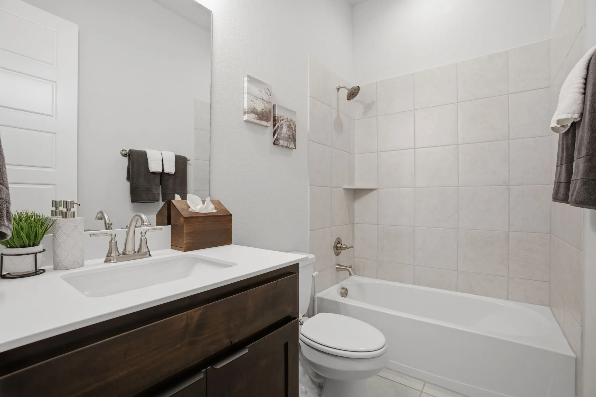 Single Family Residence For Sale in Collin County , 1300 David Drive, Anna, Texas 75409, 4 Bedroom, 3 Bathroom, 3 Garage spaces, 2,517 Sqft, built in 2023, mls#21356287, Real Estate Agent in Anna, Homes For Sale in Collin county, Homes For Sale in Anna, Realtor in Anna Texas, Real Estate Brokerage Independent Realty Texas, Luminita Cordes Realtor