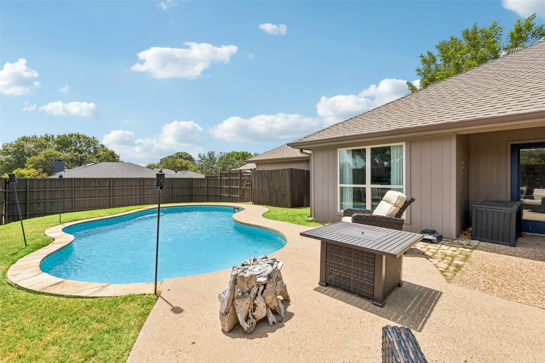Single Family Residence For Sale in Collin County , 3100 Bullock Drive, Plano, Texas 75023, 3 Bedroom, 2 Bathroom, 2 Garage spaces, 1,738 Sqft, built in 1978, mls#21348275, Real Estate Agent in Plano, Homes For Sale in Collin county, Homes For Sale in Plano, Realtor in Plano Texas, Real Estate Brokerage Independent Realty Texas, Luminita Cordes Realtor