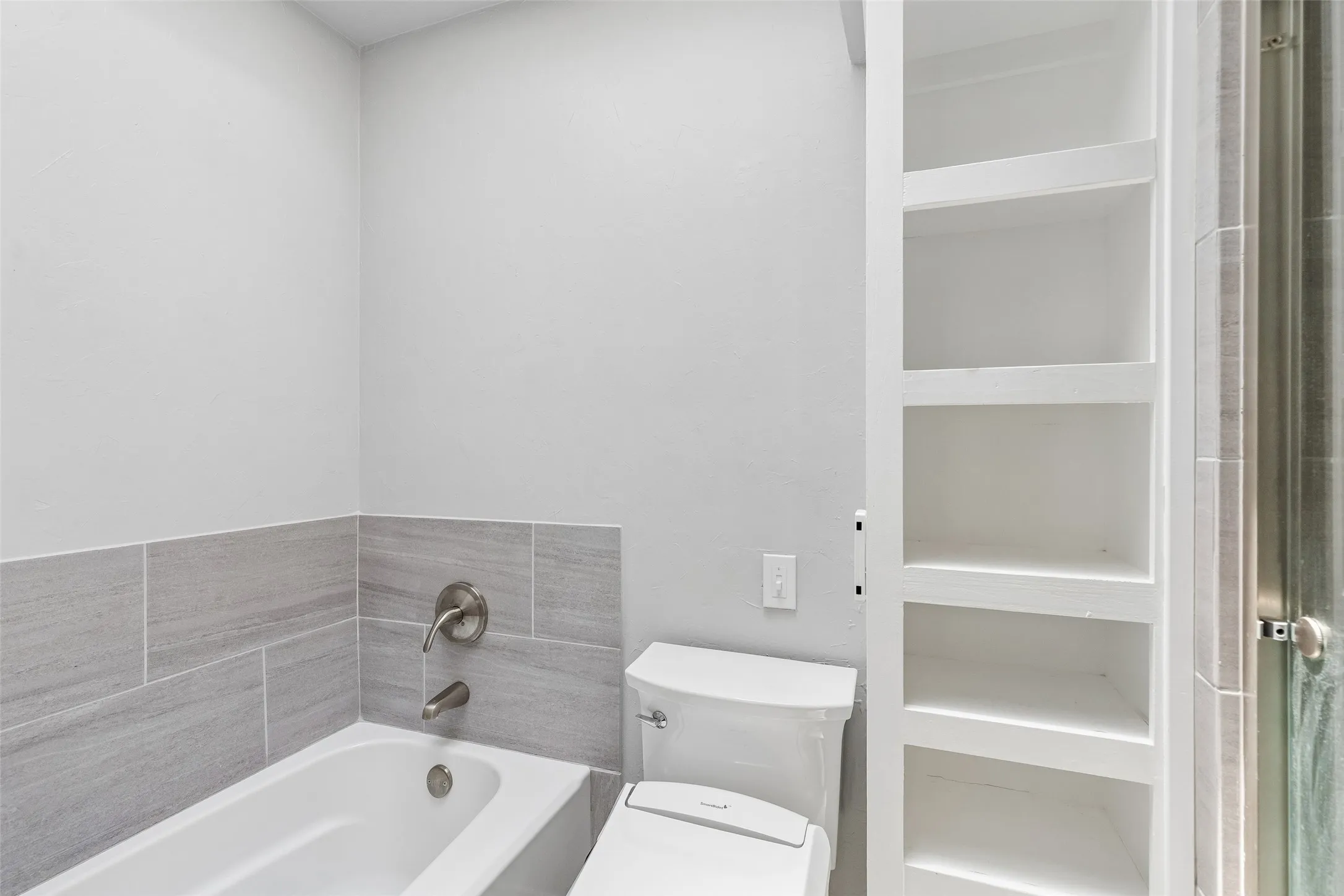 Single Family Residence For Sale in Collin County , 3100 Bullock Drive, Plano, Texas 75023, 3 Bedroom, 2 Bathroom, 2 Garage spaces, 1,738 Sqft, built in 1978, mls#21348275, Real Estate Agent in Plano, Homes For Sale in Collin county, Homes For Sale in Plano, Realtor in Plano Texas, Real Estate Brokerage Independent Realty Texas, Luminita Cordes Realtor