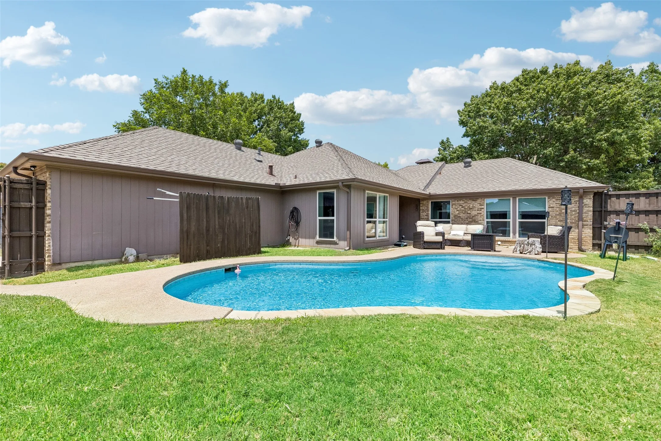 Single Family Residence For Sale in Collin County , 3100 Bullock Drive, Plano, Texas 75023, 3 Bedroom, 2 Bathroom, 2 Garage spaces, 1,738 Sqft, built in 1978, mls#21348275, Real Estate Agent in Plano, Homes For Sale in Collin county, Homes For Sale in Plano, Realtor in Plano Texas, Real Estate Brokerage Independent Realty Texas, Luminita Cordes Realtor