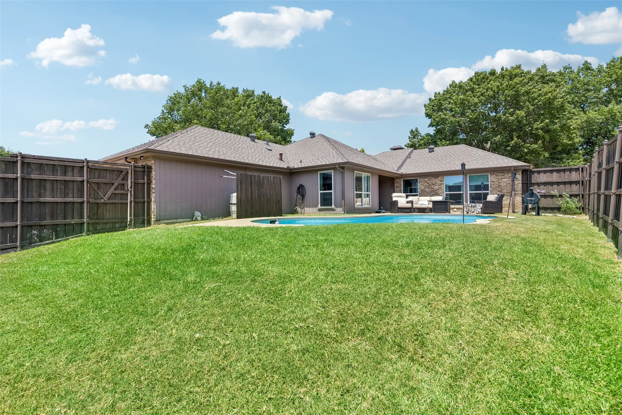 Single Family Residence For Sale in Collin County , 3100 Bullock Drive, Plano, Texas 75023, 3 Bedroom, 2 Bathroom, 2 Garage spaces, 1,738 Sqft, built in 1978, mls#21348275, Real Estate Agent in Plano, Homes For Sale in Collin county, Homes For Sale in Plano, Realtor in Plano Texas, Real Estate Brokerage Independent Realty Texas, Luminita Cordes Realtor