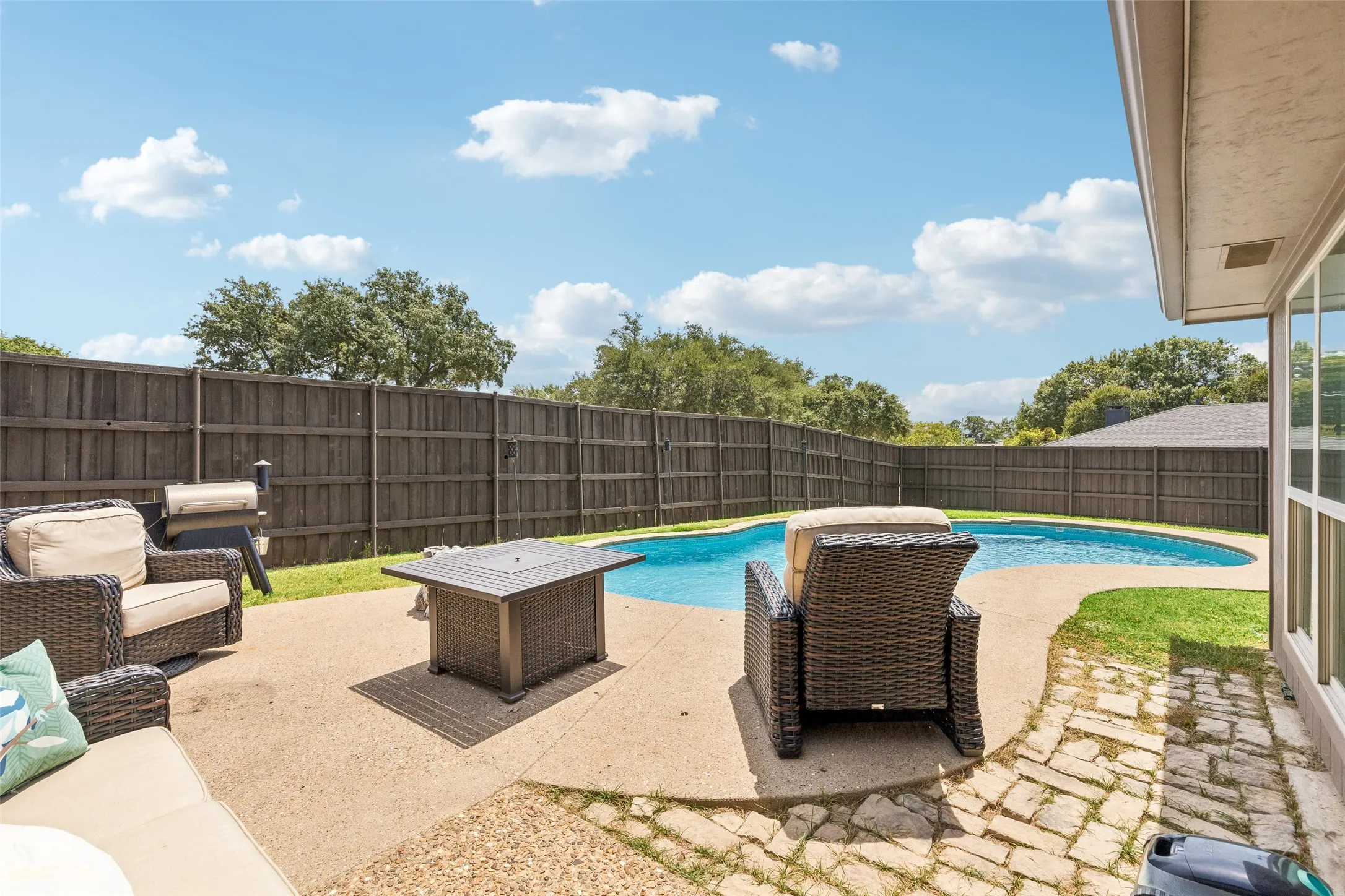 Single Family Residence For Sale in Collin County , 3100 Bullock Drive, Plano, Texas 75023, 3 Bedroom, 2 Bathroom, 2 Garage spaces, 1,738 Sqft, built in 1978, mls#21348275, Real Estate Agent in Plano, Homes For Sale in Collin county, Homes For Sale in Plano, Realtor in Plano Texas, Real Estate Brokerage Independent Realty Texas, Luminita Cordes Realtor