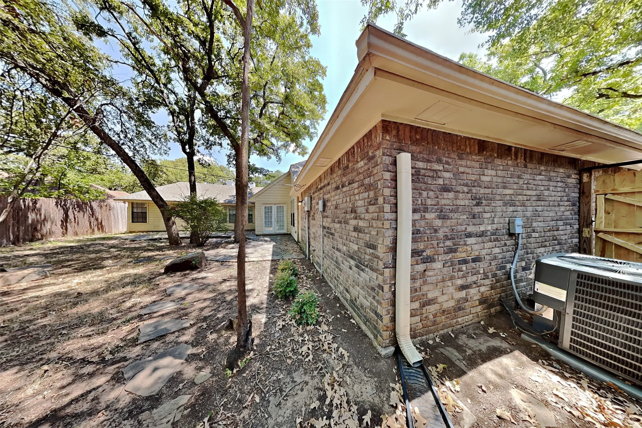 Single Family Residence For Rent in Tarrant County , 3403 Boyd Trail, Arlington, Texas 76017, 3 Bedroom, 2 Bathroom, 2 Garage spaces, 2,291 Sqft, built in 1984, mls#21356290, Real Estate Agent in Arlington, Homes For Rent in Tarrant county, Homes For Rent in Arlington, Realtor in Arlington Texas, Real Estate Brokerage Independent Realty Texas, Luminita Cordes Realtor