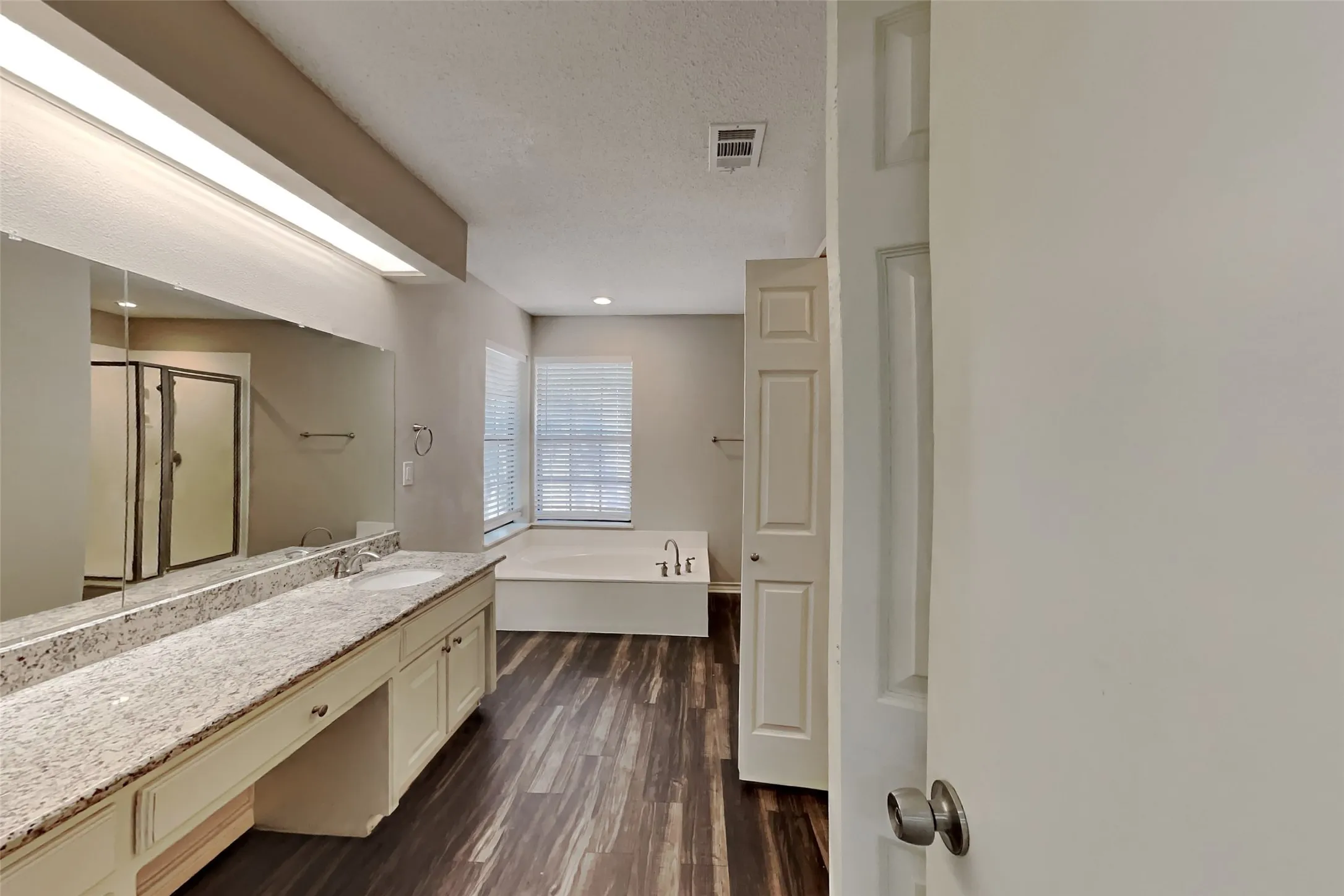 Single Family Residence For Rent in Tarrant County , 3403 Boyd Trail, Arlington, Texas 76017, 3 Bedroom, 2 Bathroom, 2 Garage spaces, 2,291 Sqft, built in 1984, mls#21356290, Real Estate Agent in Arlington, Homes For Rent in Tarrant county, Homes For Rent in Arlington, Realtor in Arlington Texas, Real Estate Brokerage Independent Realty Texas, Luminita Cordes Realtor