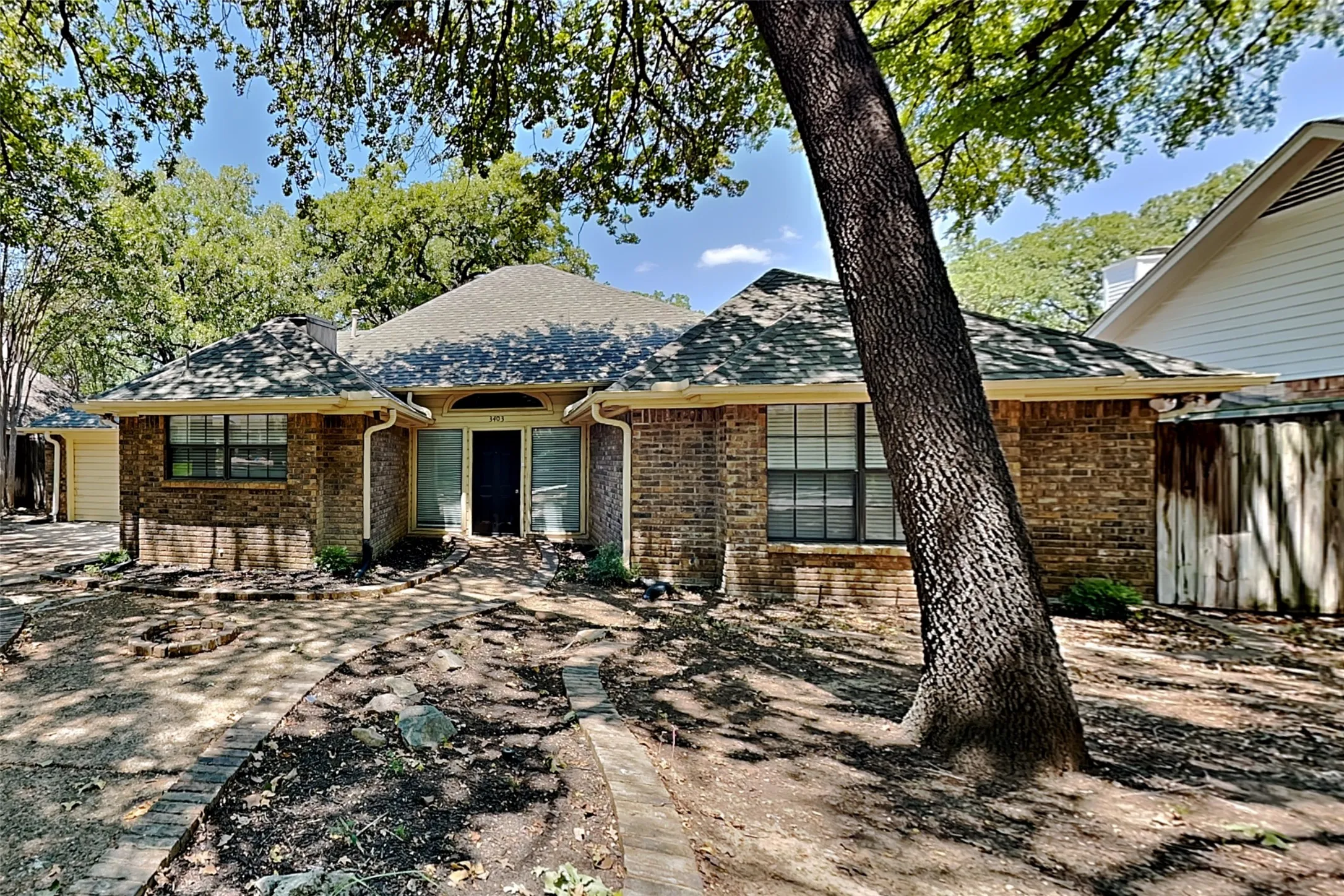 Single Family Residence For Rent in Tarrant County , 3403 Boyd Trail, Arlington, Texas 76017, 3 Bedroom, 2 Bathroom, 2 Garage spaces, 2,291 Sqft, built in 1984, mls#21356290, Real Estate Agent in Arlington, Homes For Rent in Tarrant county, Homes For Rent in Arlington, Realtor in Arlington Texas, Real Estate Brokerage Independent Realty Texas, Luminita Cordes Realtor