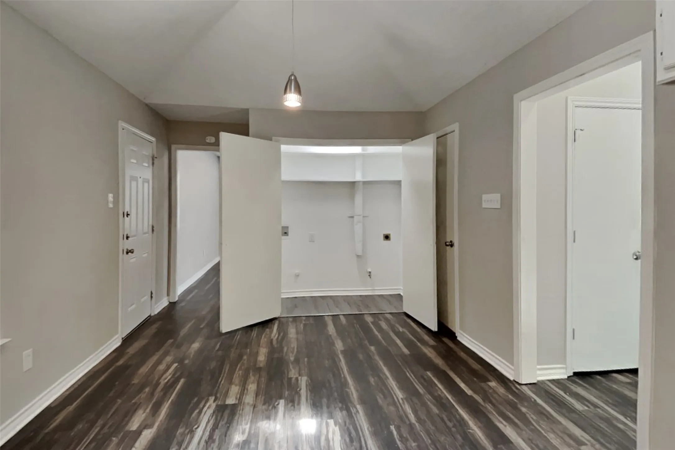 Single Family Residence For Rent in Tarrant County , 3403 Boyd Trail, Arlington, Texas 76017, 3 Bedroom, 2 Bathroom, 2 Garage spaces, 2,291 Sqft, built in 1984, mls#21356290, Real Estate Agent in Arlington, Homes For Rent in Tarrant county, Homes For Rent in Arlington, Realtor in Arlington Texas, Real Estate Brokerage Independent Realty Texas, Luminita Cordes Realtor