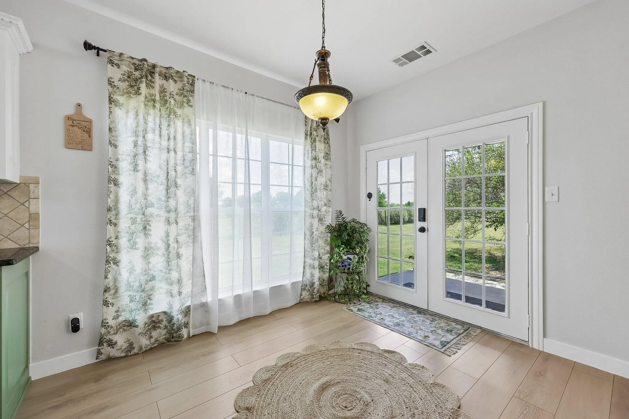 Single Family Residence For Sale in Kaufman County , 15144 Delaney Lane, Talty, Texas 75126, 4 Bedroom, 4 Bathroom, 3 Garage spaces, 3,151 Sqft, built in 2004, mls#21356293, Real Estate Agent in Talty, Homes For Sale in Kaufman county, Homes For Sale in Talty, Realtor in Talty Texas, Real Estate Brokerage Independent Realty Texas, Luminita Cordes Realtor