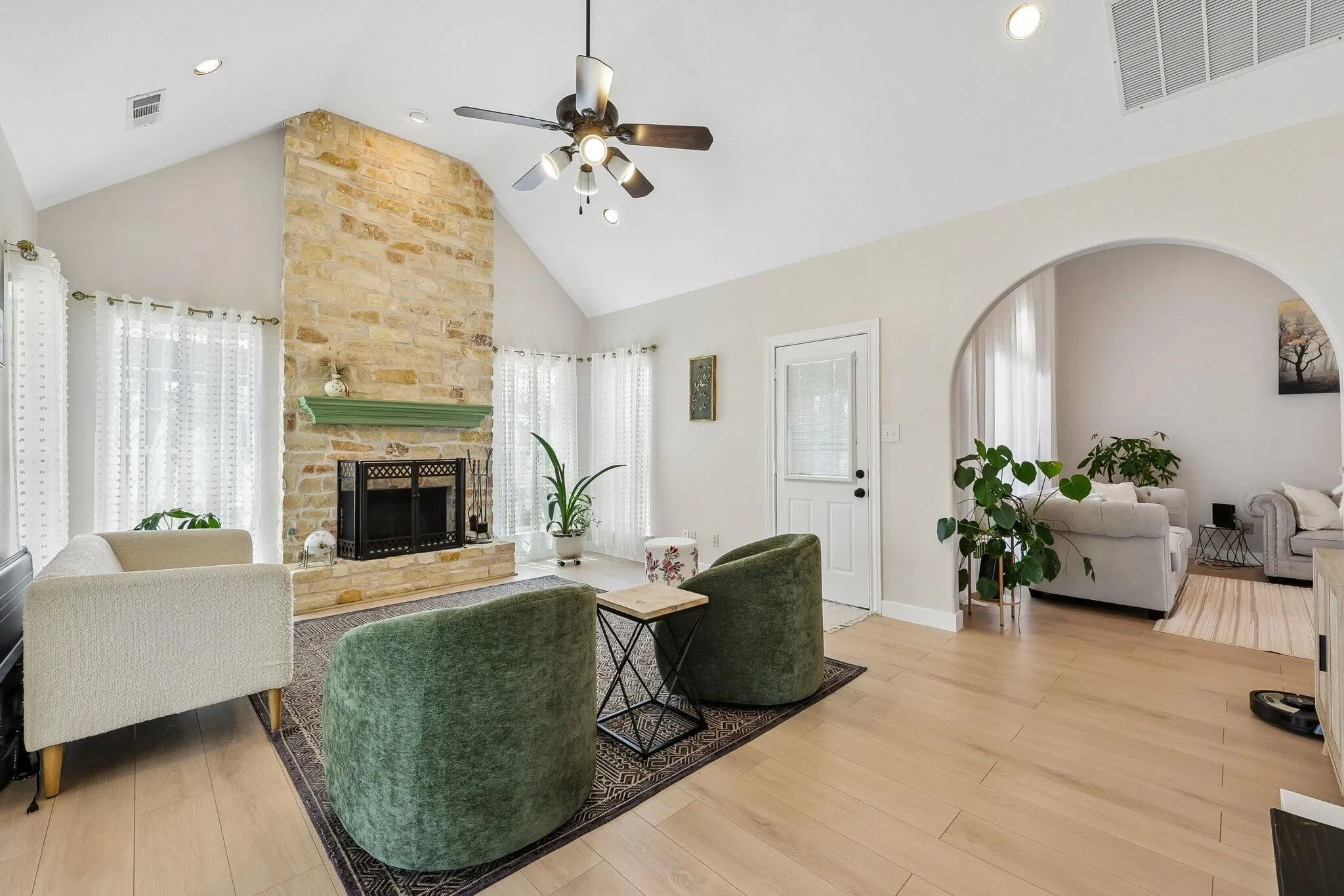 Single Family Residence For Sale in Kaufman County , 15144 Delaney Lane, Talty, Texas 75126, 4 Bedroom, 4 Bathroom, 3 Garage spaces, 3,151 Sqft, built in 2004, mls#21356293, Real Estate Agent in Talty, Homes For Sale in Kaufman county, Homes For Sale in Talty, Realtor in Talty Texas, Real Estate Brokerage Independent Realty Texas, Luminita Cordes Realtor