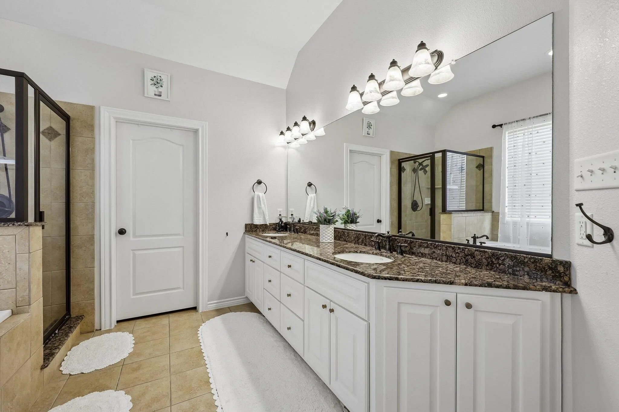 Single Family Residence For Sale in Kaufman County , 15144 Delaney Lane, Talty, Texas 75126, 4 Bedroom, 4 Bathroom, 3 Garage spaces, 3,151 Sqft, built in 2004, mls#21356293, Real Estate Agent in Talty, Homes For Sale in Kaufman county, Homes For Sale in Talty, Realtor in Talty Texas, Real Estate Brokerage Independent Realty Texas, Luminita Cordes Realtor