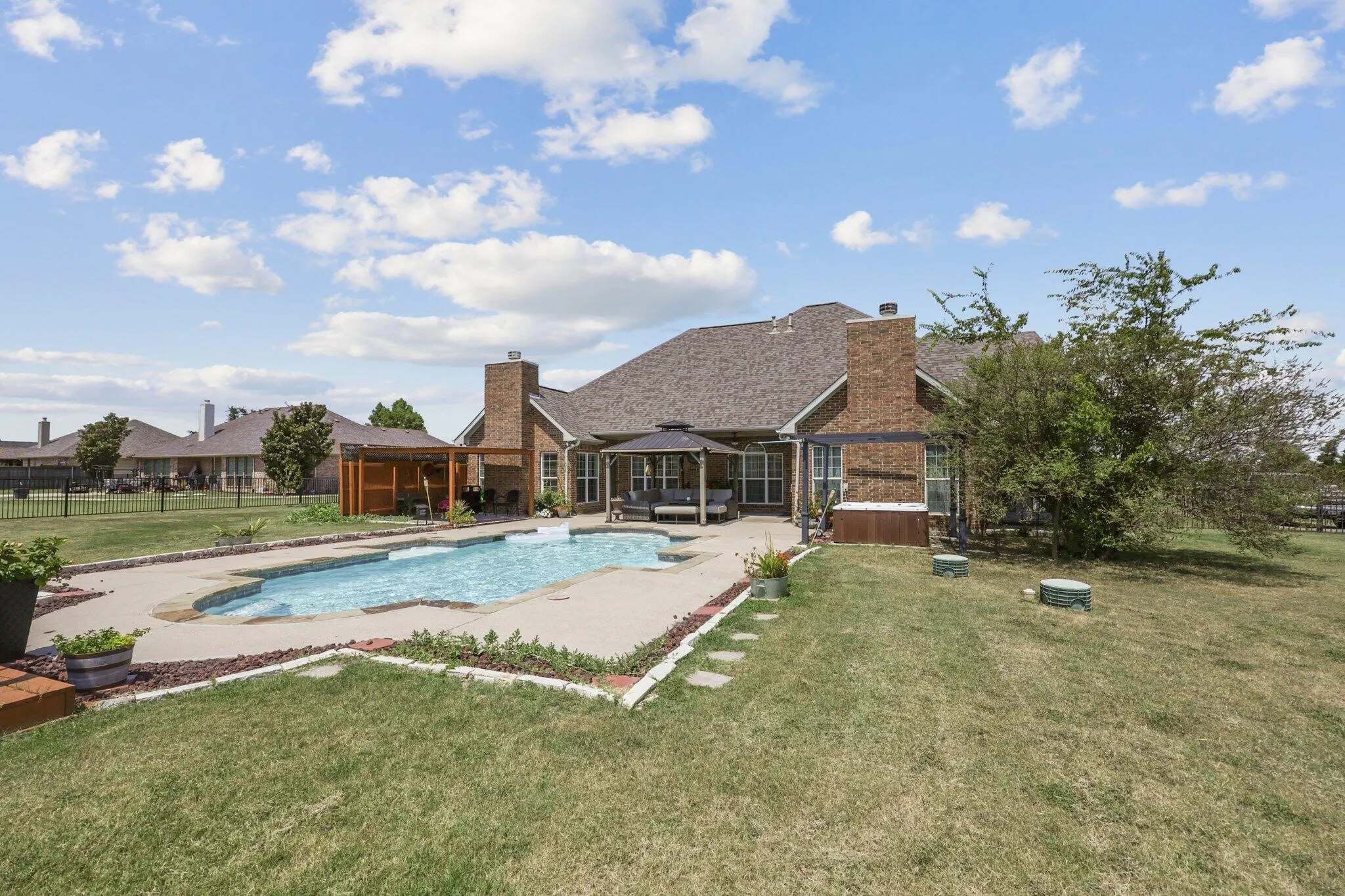 Single Family Residence For Sale in Kaufman County , 15144 Delaney Lane, Talty, Texas 75126, 4 Bedroom, 4 Bathroom, 3 Garage spaces, 3,151 Sqft, built in 2004, mls#21356293, Real Estate Agent in Talty, Homes For Sale in Kaufman county, Homes For Sale in Talty, Realtor in Talty Texas, Real Estate Brokerage Independent Realty Texas, Luminita Cordes Realtor