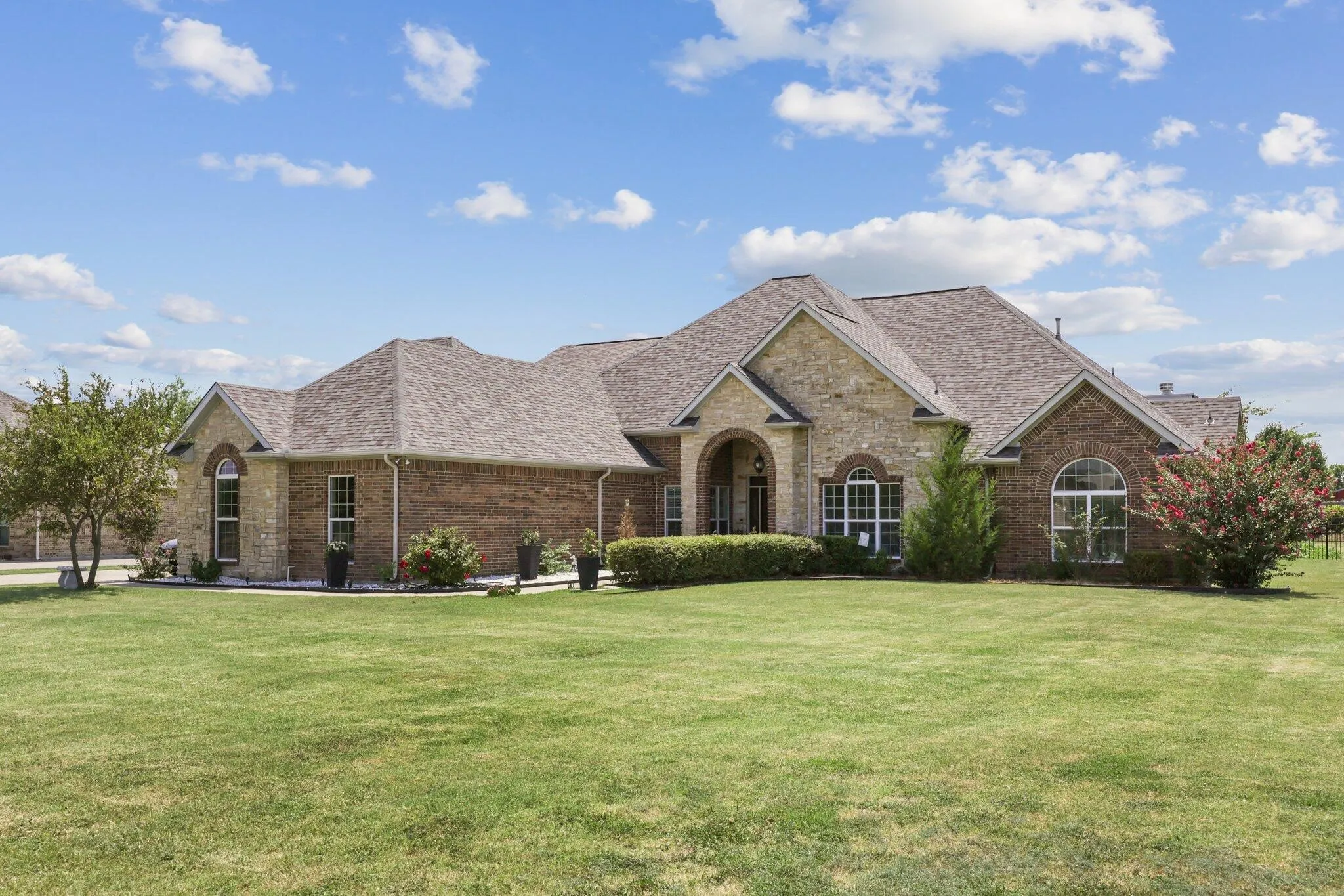 Single Family Residence For Sale in Kaufman County , 15144 Delaney Lane, Talty, Texas 75126, 4 Bedroom, 4 Bathroom, 3 Garage spaces, 3,151 Sqft, built in 2004, mls#21356293, Real Estate Agent in Talty, Homes For Sale in Kaufman county, Homes For Sale in Talty, Realtor in Talty Texas, Real Estate Brokerage Independent Realty Texas, Luminita Cordes Realtor