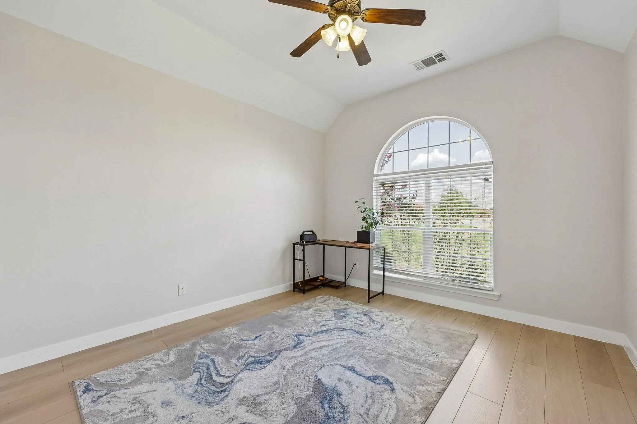 Single Family Residence For Sale in Kaufman County , 15144 Delaney Lane, Talty, Texas 75126, 4 Bedroom, 4 Bathroom, 3 Garage spaces, 3,151 Sqft, built in 2004, mls#21356293, Real Estate Agent in Talty, Homes For Sale in Kaufman county, Homes For Sale in Talty, Realtor in Talty Texas, Real Estate Brokerage Independent Realty Texas, Luminita Cordes Realtor