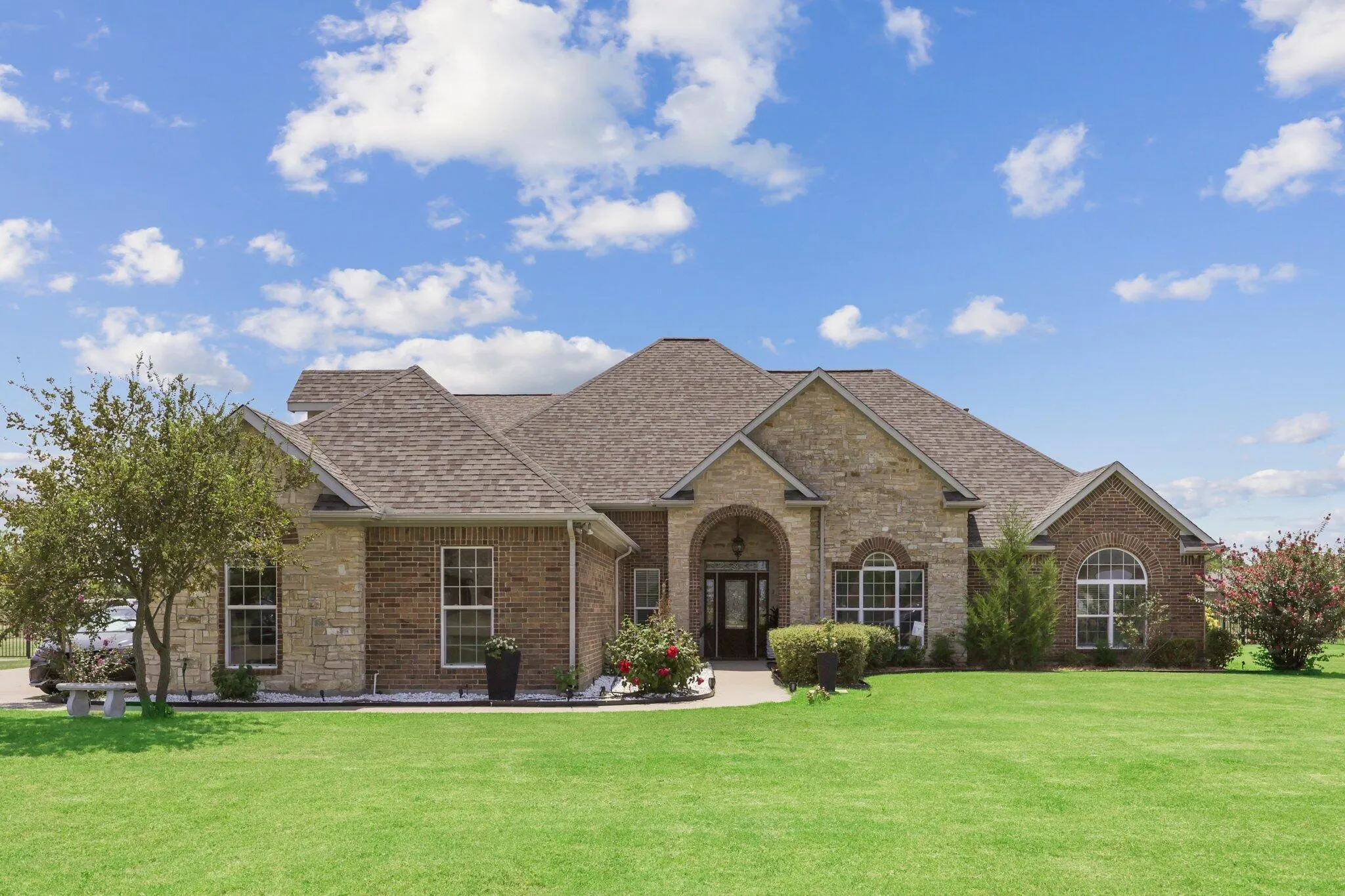 Single Family Residence For Sale in Kaufman County , 15144 Delaney Lane, Talty, Texas 75126, 4 Bedroom, 4 Bathroom, 3 Garage spaces, 3,151 Sqft, built in 2004, mls#21356293, Real Estate Agent in Talty, Homes For Sale in Kaufman county, Homes For Sale in Talty, Realtor in Talty Texas, Real Estate Brokerage Independent Realty Texas, Luminita Cordes Realtor
