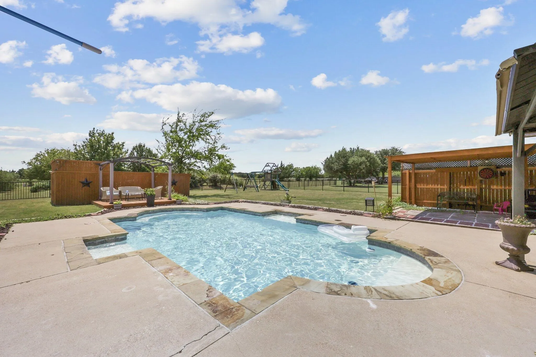 Single Family Residence For Sale in Kaufman County , 15144 Delaney Lane, Talty, Texas 75126, 4 Bedroom, 4 Bathroom, 3 Garage spaces, 3,151 Sqft, built in 2004, mls#21356293, Real Estate Agent in Talty, Homes For Sale in Kaufman county, Homes For Sale in Talty, Realtor in Talty Texas, Real Estate Brokerage Independent Realty Texas, Luminita Cordes Realtor