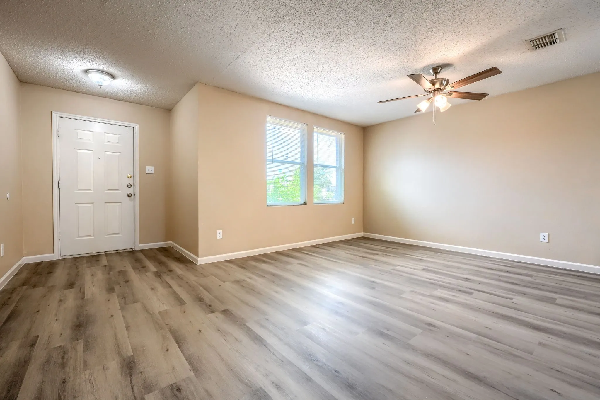 Single Family Residence For Rent in Denton County , 2640 Annalea Lane, Little Elm, Texas 75068, 3 Bedroom, 2 Bathroom, 2 Garage spaces, 1,892 Sqft, built in 2005, mls#21346577, Real Estate Agent in Little Elm, Homes For Rent in Denton county, Homes For Rent in Little Elm, Realtor in Little Elm Texas, Real Estate Brokerage Independent Realty Texas, Luminita Cordes Realtor