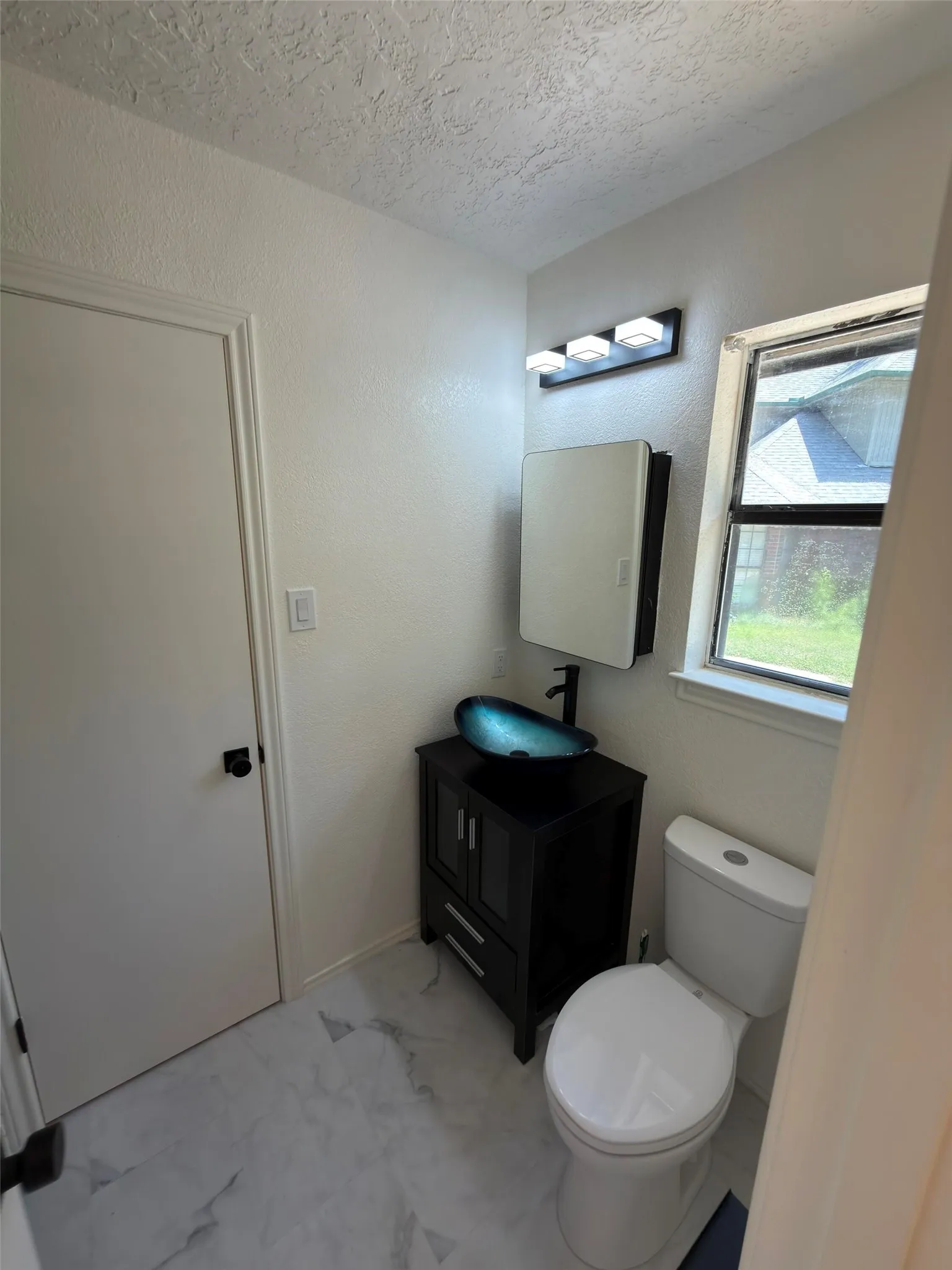 Single Family Residence For Sale in Tarrant County , 2200 Sand Creek Court, Arlington, Texas 76006, 3 Bedroom, 3 Bathroom, 2 Garage spaces, 2,347 Sqft, built in 1985, mls#21356299, Real Estate Agent in Arlington, Homes For Sale in Tarrant county, Homes For Sale in Arlington, Realtor in Arlington Texas, Real Estate Brokerage Independent Realty Texas, Luminita Cordes Realtor