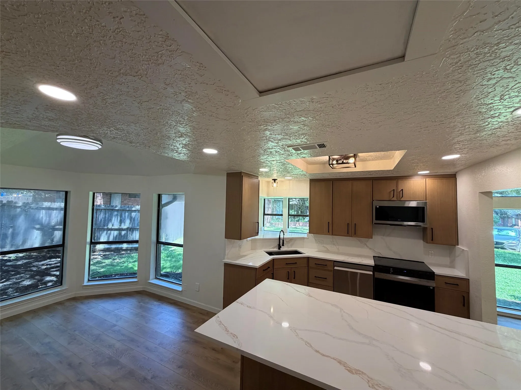 Single Family Residence For Sale in Tarrant County , 2200 Sand Creek Court, Arlington, Texas 76006, 3 Bedroom, 3 Bathroom, 2 Garage spaces, 2,347 Sqft, built in 1985, mls#21356299, Real Estate Agent in Arlington, Homes For Sale in Tarrant county, Homes For Sale in Arlington, Realtor in Arlington Texas, Real Estate Brokerage Independent Realty Texas, Luminita Cordes Realtor