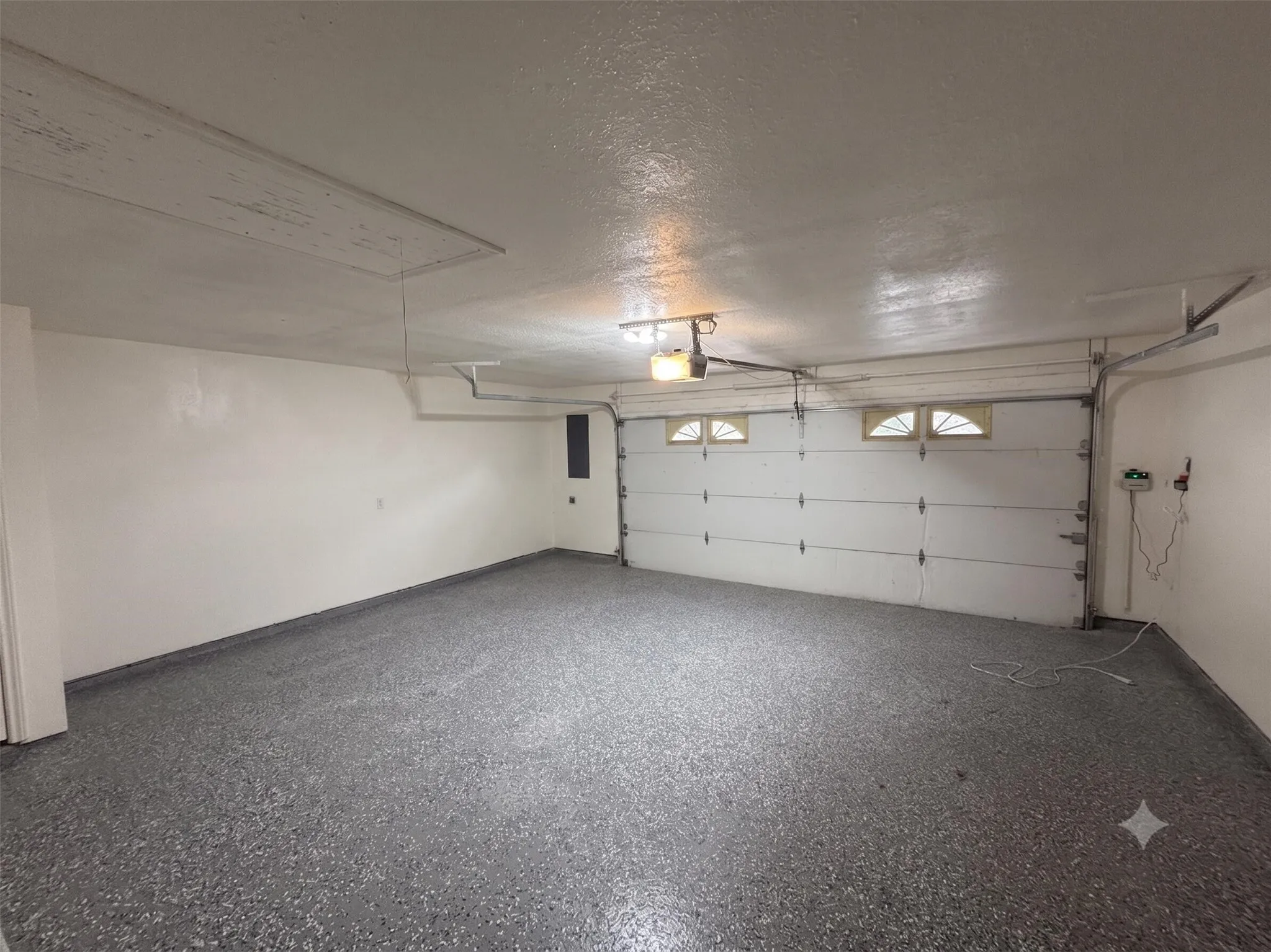 Single Family Residence For Sale in Tarrant County , 2200 Sand Creek Court, Arlington, Texas 76006, 3 Bedroom, 3 Bathroom, 2 Garage spaces, 2,347 Sqft, built in 1985, mls#21356299, Real Estate Agent in Arlington, Homes For Sale in Tarrant county, Homes For Sale in Arlington, Realtor in Arlington Texas, Real Estate Brokerage Independent Realty Texas, Luminita Cordes Realtor