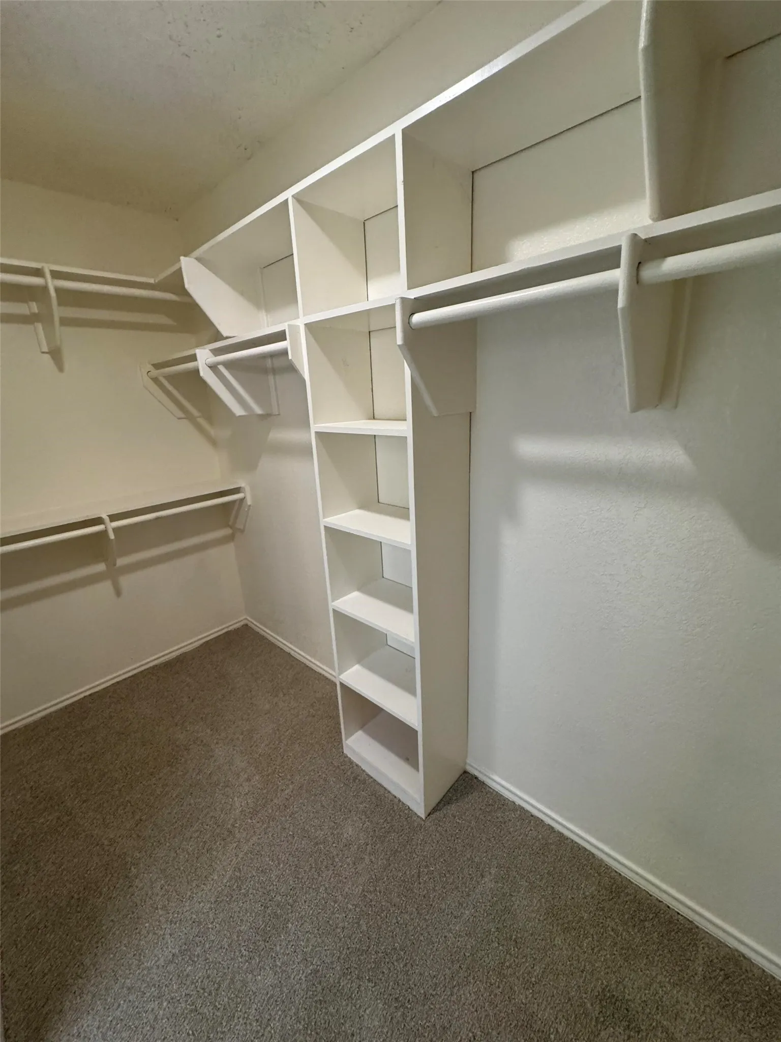 Single Family Residence For Sale in Tarrant County , 2200 Sand Creek Court, Arlington, Texas 76006, 3 Bedroom, 3 Bathroom, 2 Garage spaces, 2,347 Sqft, built in 1985, mls#21356299, Real Estate Agent in Arlington, Homes For Sale in Tarrant county, Homes For Sale in Arlington, Realtor in Arlington Texas, Real Estate Brokerage Independent Realty Texas, Luminita Cordes Realtor