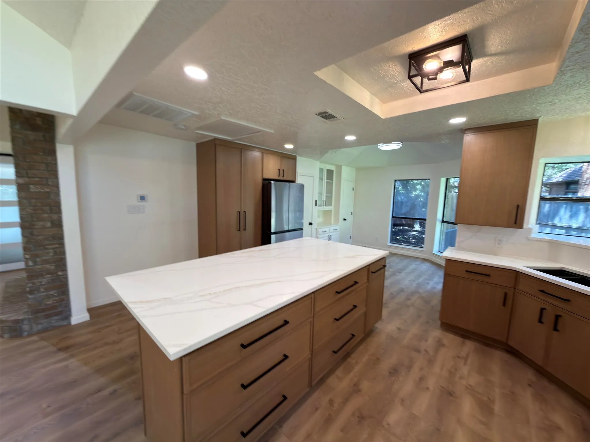 Single Family Residence For Sale in Tarrant County , 2200 Sand Creek Court, Arlington, Texas 76006, 3 Bedroom, 3 Bathroom, 2 Garage spaces, 2,347 Sqft, built in 1985, mls#21356299, Real Estate Agent in Arlington, Homes For Sale in Tarrant county, Homes For Sale in Arlington, Realtor in Arlington Texas, Real Estate Brokerage Independent Realty Texas, Luminita Cordes Realtor