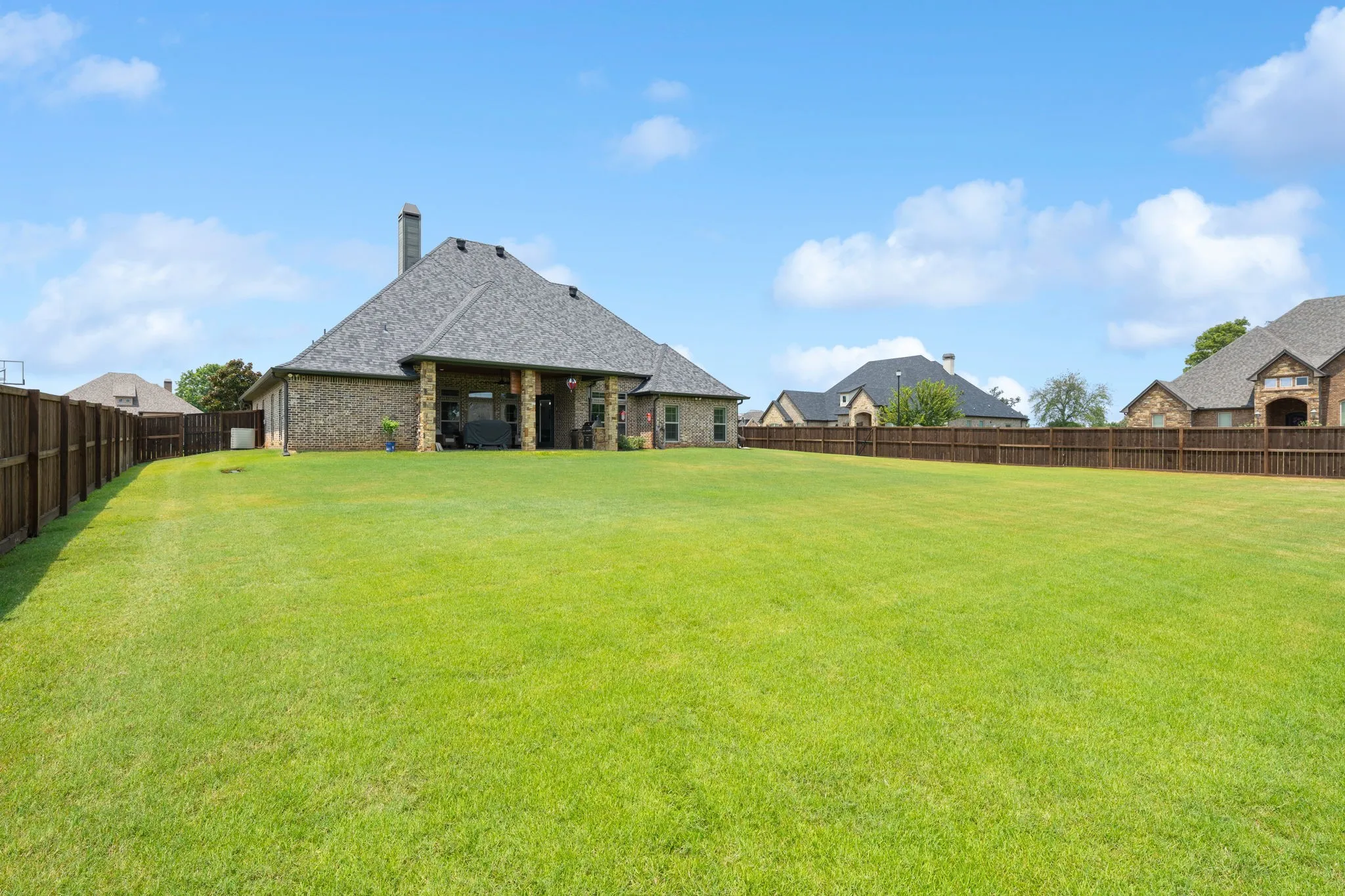 Single Family Residence For Sale in Harrison County , 115 Circle Club Lane, Longview, Texas 75602, 4 Bedroom, 4 Bathroom, 3 Garage spaces, 2,830 Sqft, built in 2015, mls#21355526, Real Estate Agent in Longview, Homes For Sale in Harrison county, Homes For Sale in Longview, Realtor in Longview Texas, Real Estate Brokerage Independent Realty Texas, Luminita Cordes Realtor