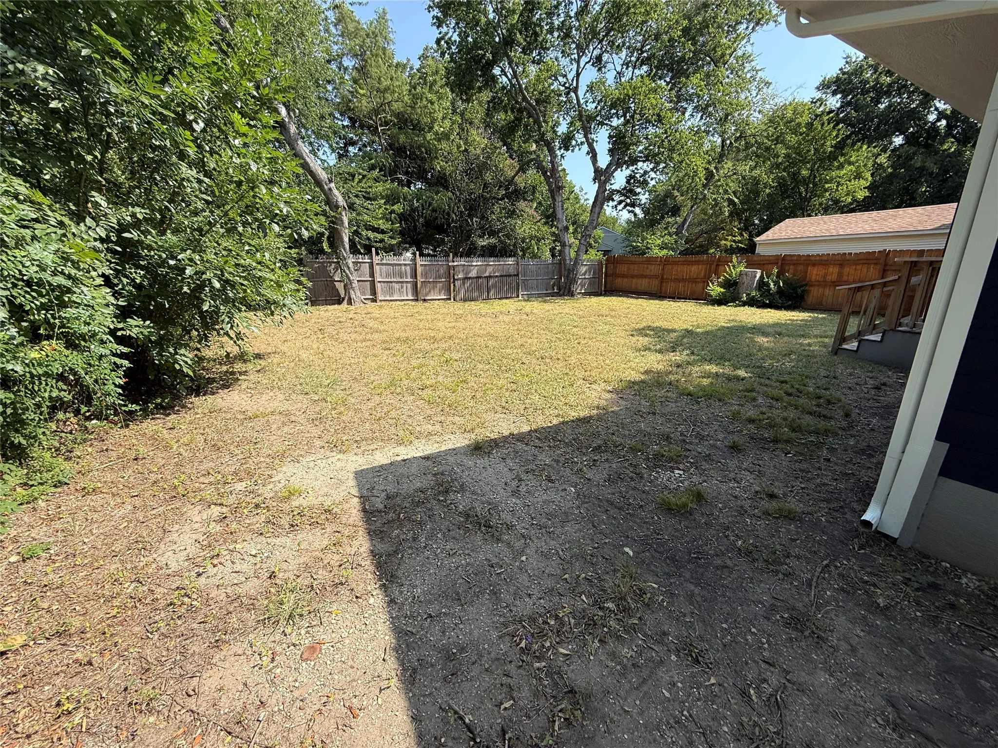 Single Family Residence For Sale in Grayson County , 1033 S Hub Street, Sherman, Texas 75090, 3 Bedroom, 1 Bathroom, Garage spaces, 1,026 Sqft, built in 1948, Price $145,000, mls#21355154, Real Estate Agent in Sherman, Homes For Sale in Grayson county, Homes For Sale in Sherman, Realtor in Sherman Texas, Real Estate Brokerage Independent Realty Texas, Luminita Cordes Realtor