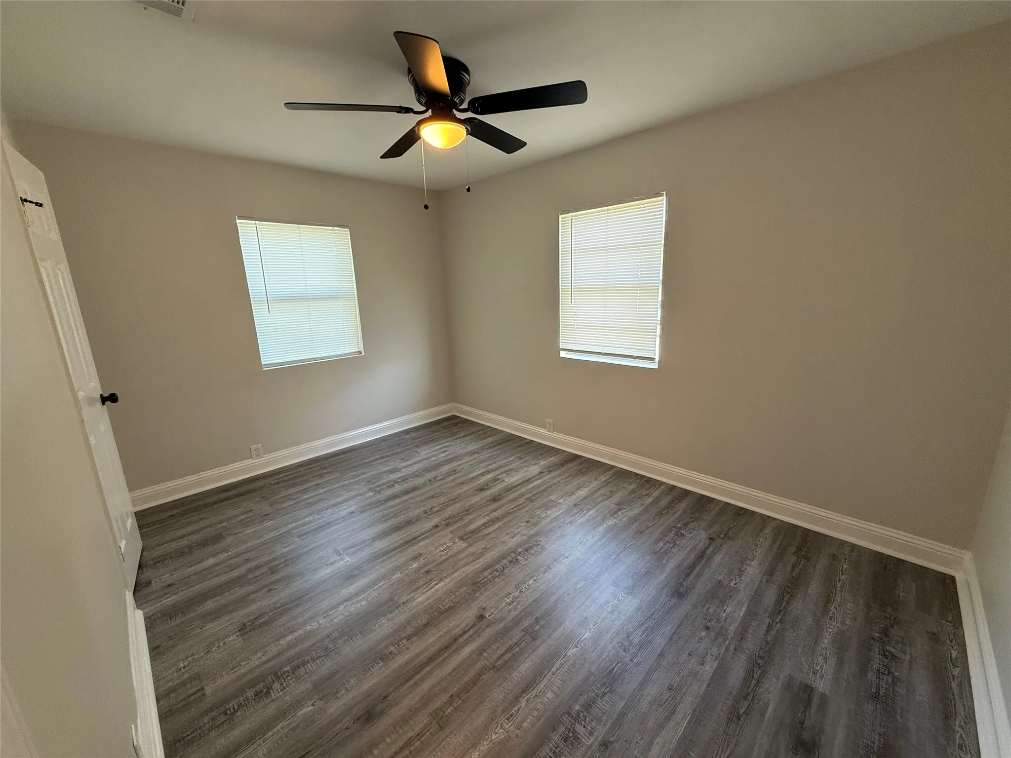 Single Family Residence For Sale in Grayson County , 1033 S Hub Street, Sherman, Texas 75090, 3 Bedroom, 1 Bathroom, Garage spaces, 1,026 Sqft, built in 1948, Price $145,000, mls#21355154, Real Estate Agent in Sherman, Homes For Sale in Grayson county, Homes For Sale in Sherman, Realtor in Sherman Texas, Real Estate Brokerage Independent Realty Texas, Luminita Cordes Realtor