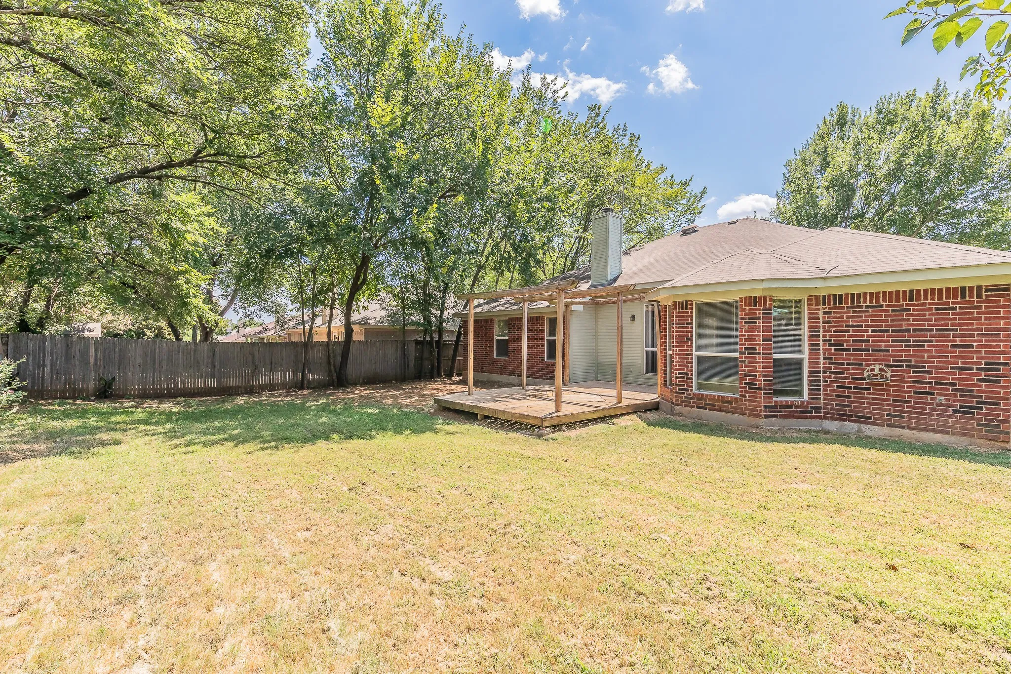 Single Family Residence For Sale in Tarrant County , 904 Parkhill Drive, Mansfield, Texas 76063, 4 Bedroom, 2 Bathroom, 2 Garage spaces, 1,804 Sqft, built in 2000, mls#21355005, Real Estate Agent in Mansfield, Homes For Sale in Tarrant county, Homes For Sale in Mansfield, Realtor in Mansfield Texas, Real Estate Brokerage Independent Realty Texas, Luminita Cordes Realtor
