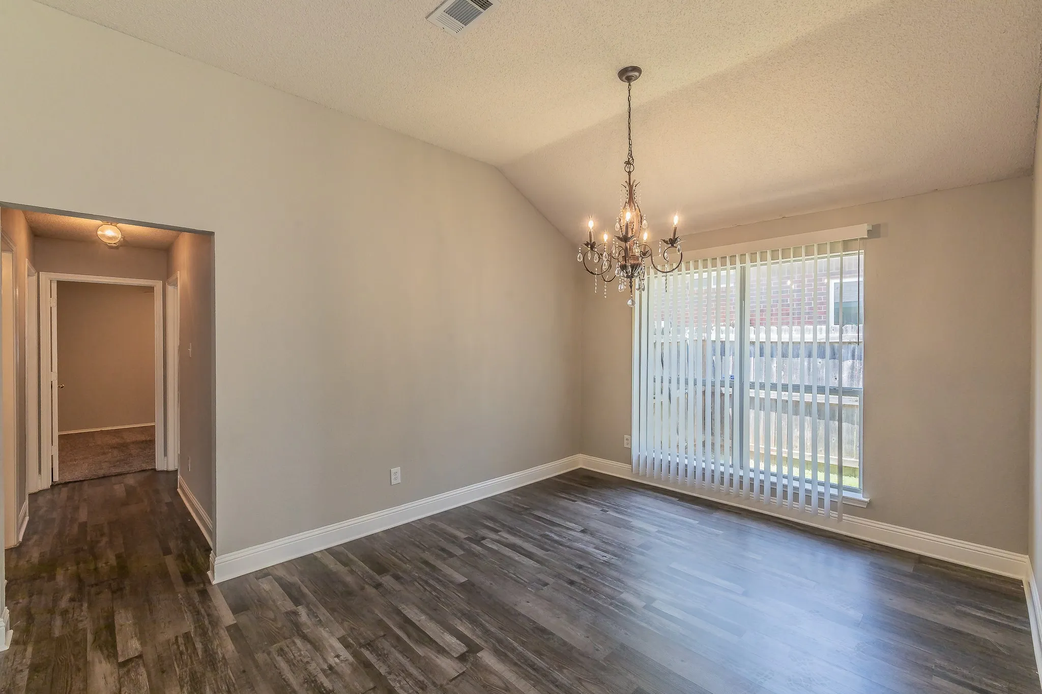 Single Family Residence For Sale in Tarrant County , 904 Parkhill Drive, Mansfield, Texas 76063, 4 Bedroom, 2 Bathroom, 2 Garage spaces, 1,804 Sqft, built in 2000, mls#21355005, Real Estate Agent in Mansfield, Homes For Sale in Tarrant county, Homes For Sale in Mansfield, Realtor in Mansfield Texas, Real Estate Brokerage Independent Realty Texas, Luminita Cordes Realtor